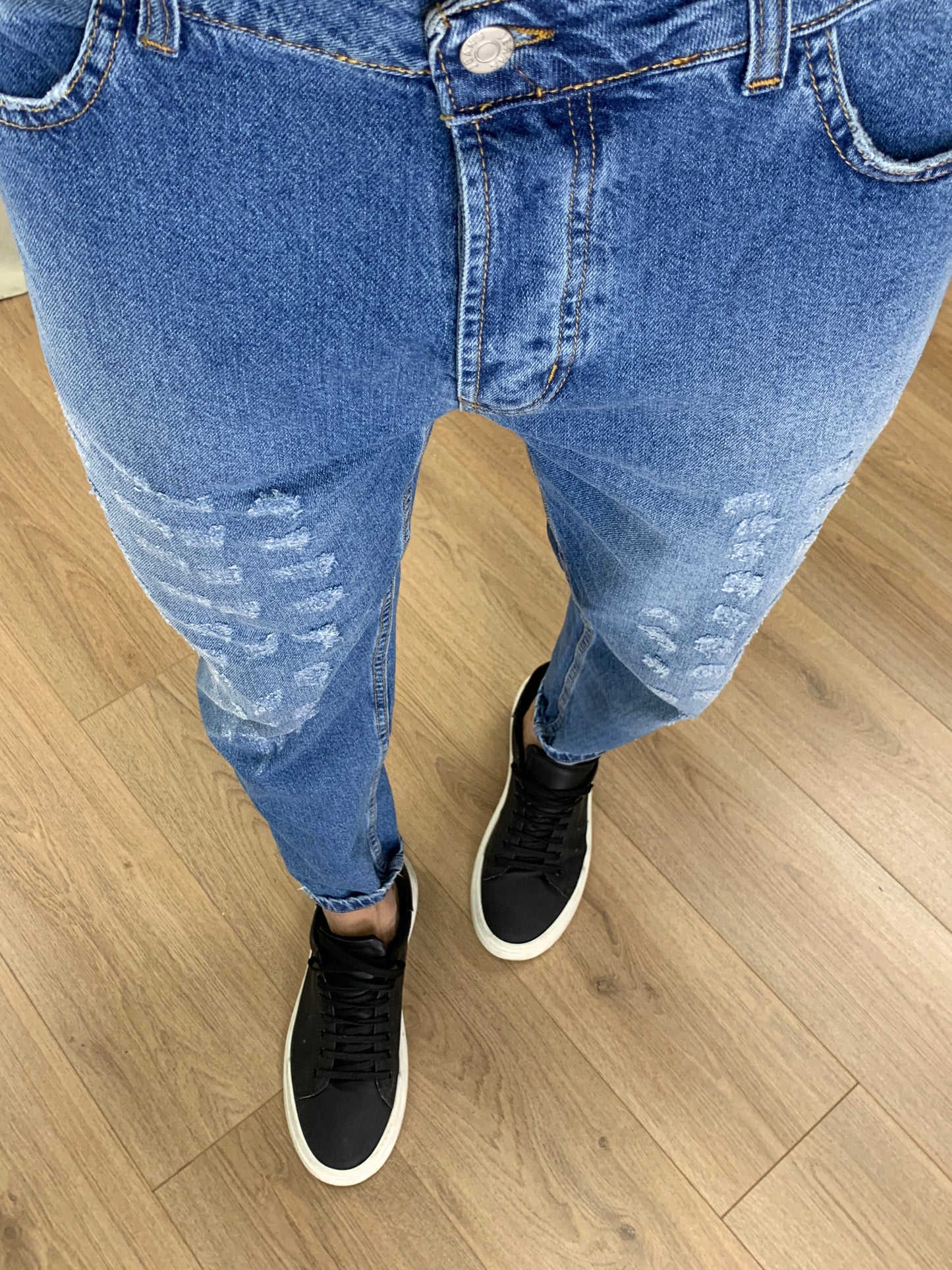 Jeans con Abrasioni Multiple Tamponate col. Denim