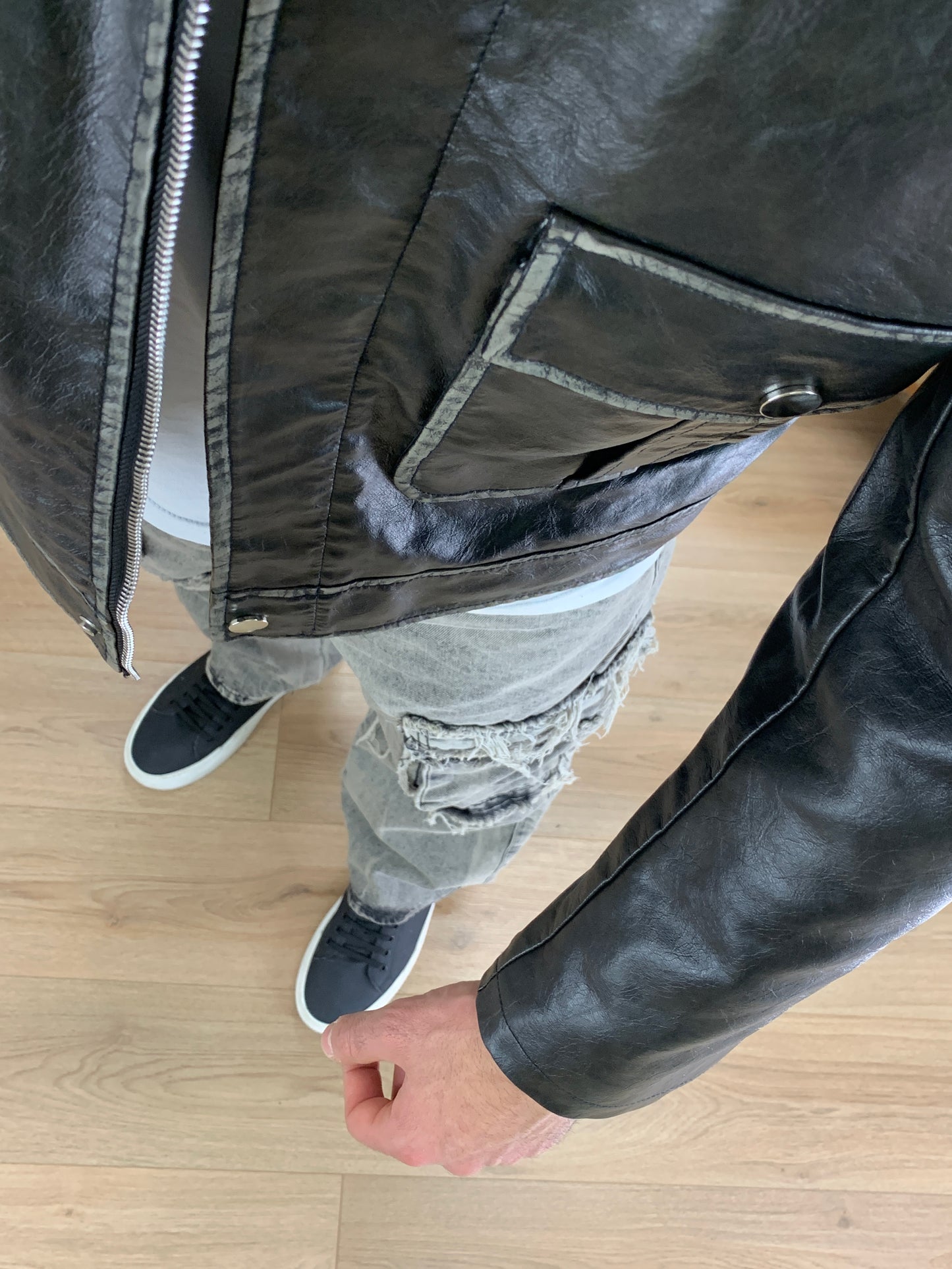 Montone con Zip ed interno in Eco Pelliccia col. Nero