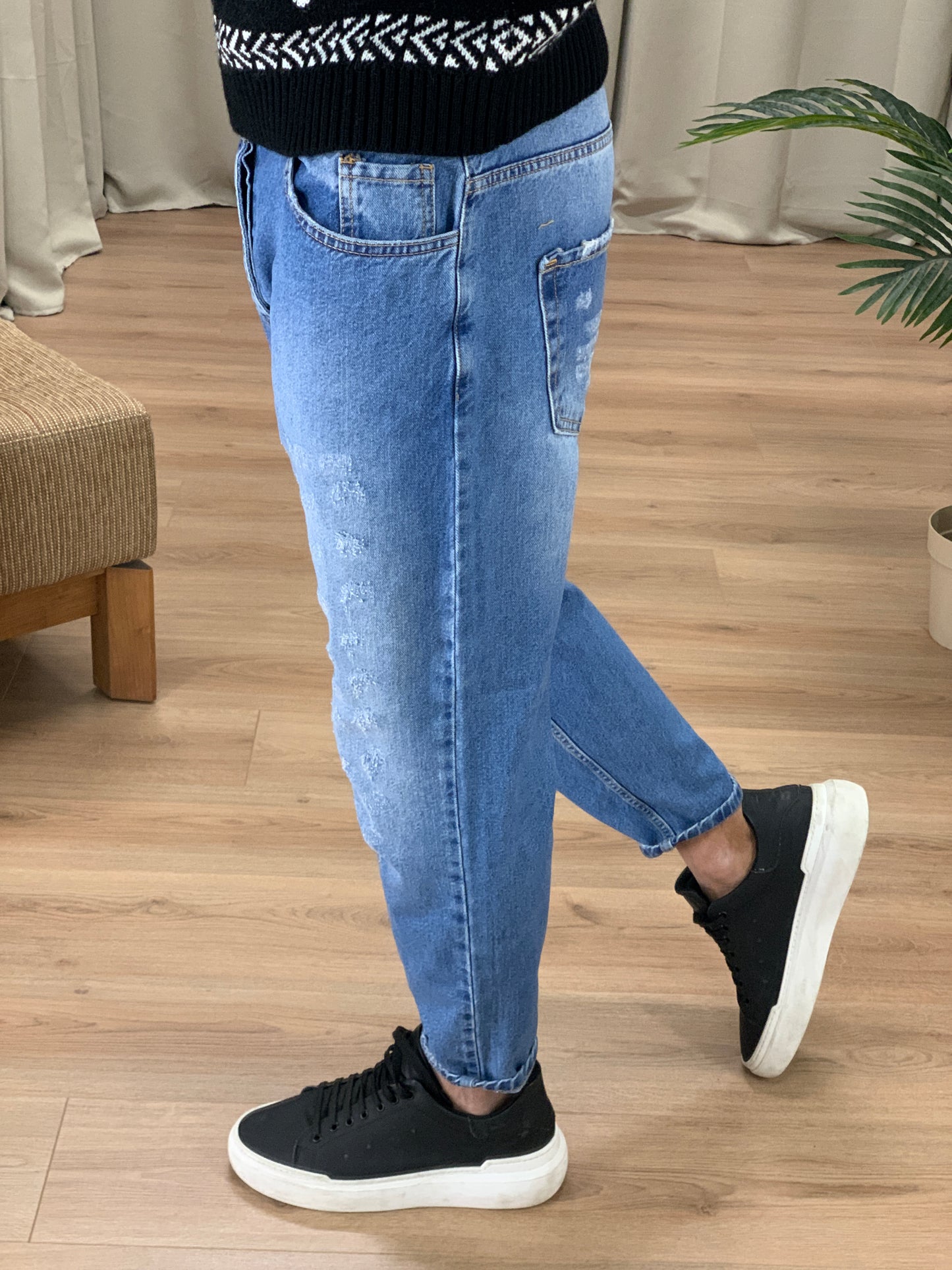 Jeans con Abrasioni Multiple Tamponate col. Denim