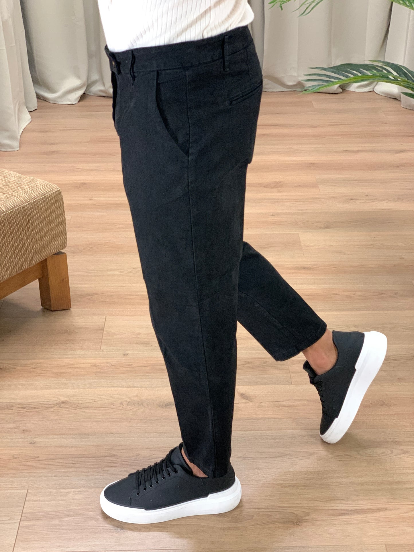 Jeans/Pantalone Tracker regular-slim col. Nero
