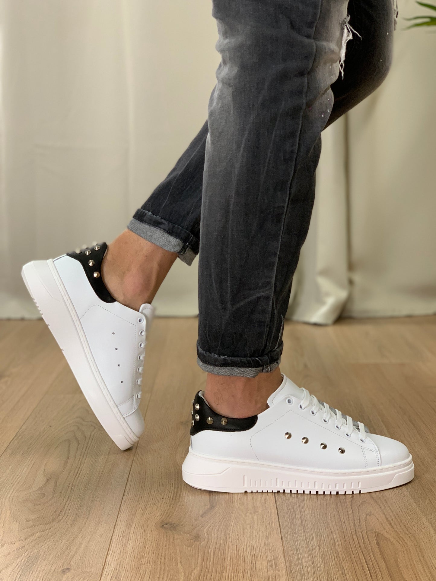 Sneakers Commando con Borchie col. Bianco