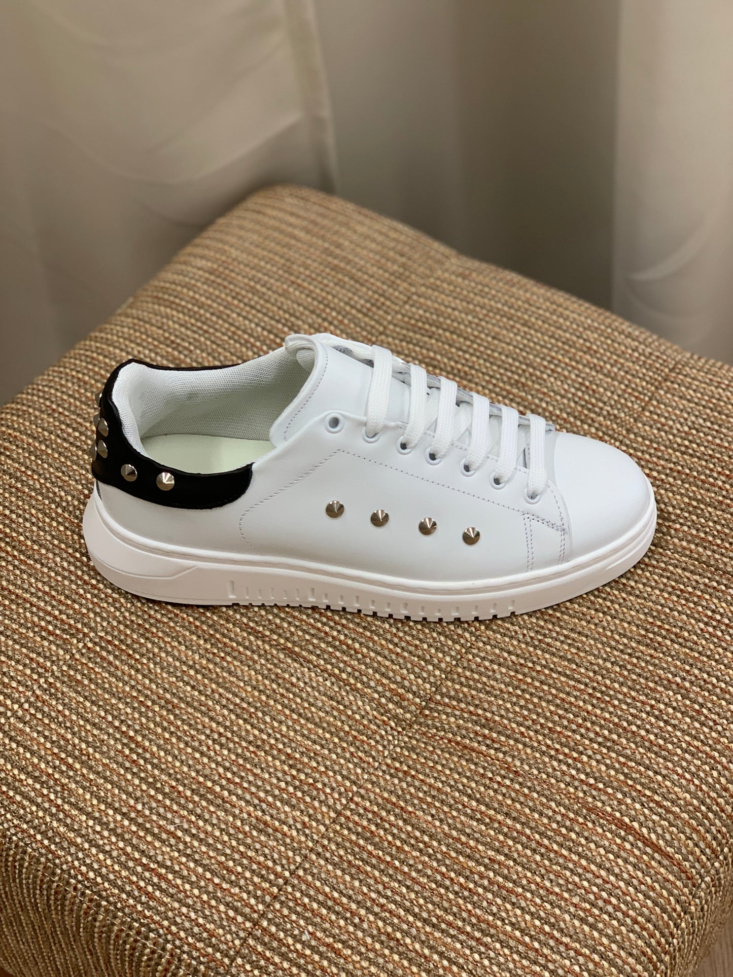 Sneakers Commando con Borchie col. Bianco