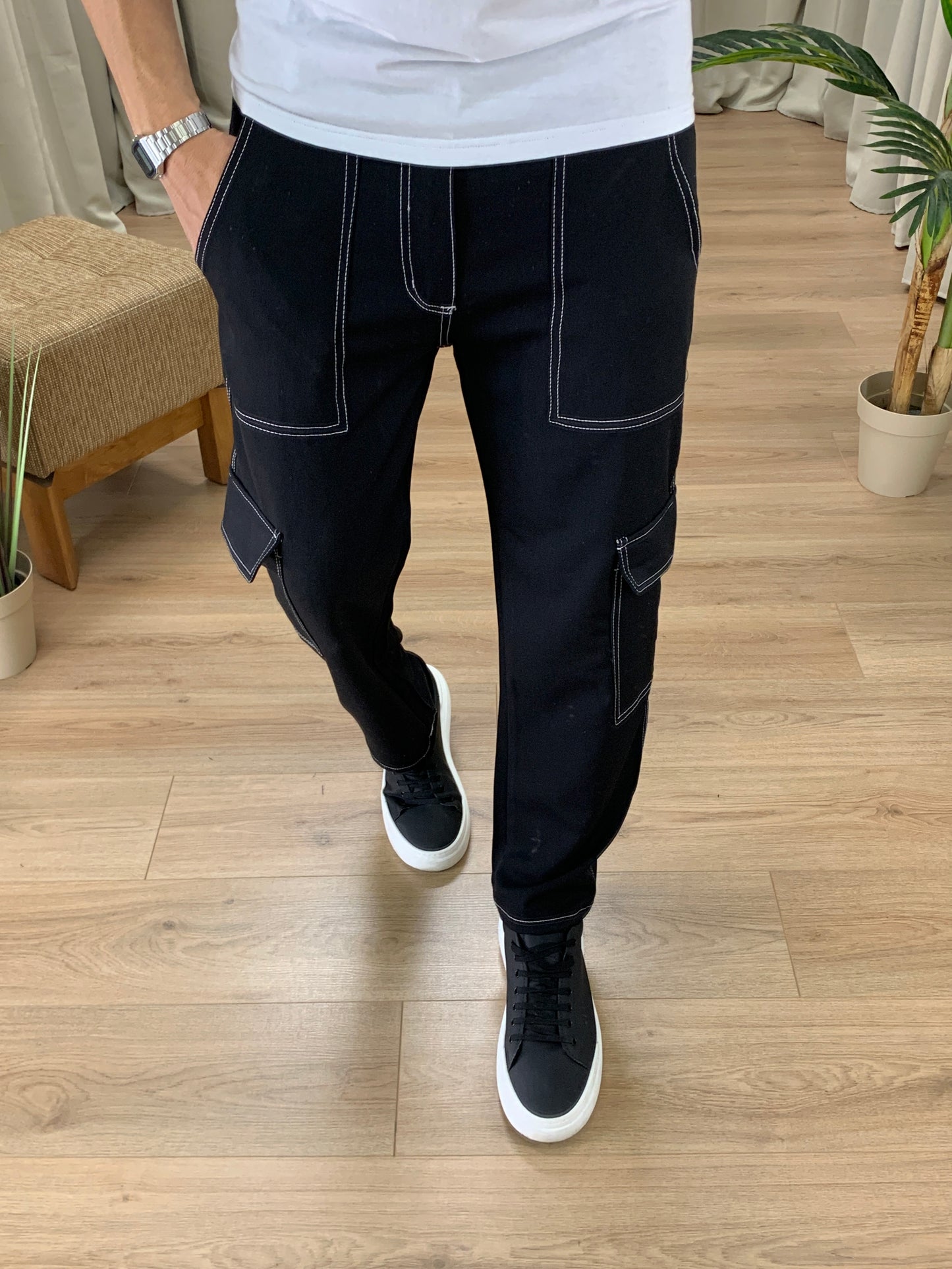 Pantalone Cargo con Cuciture a Contrasto col. Nero
