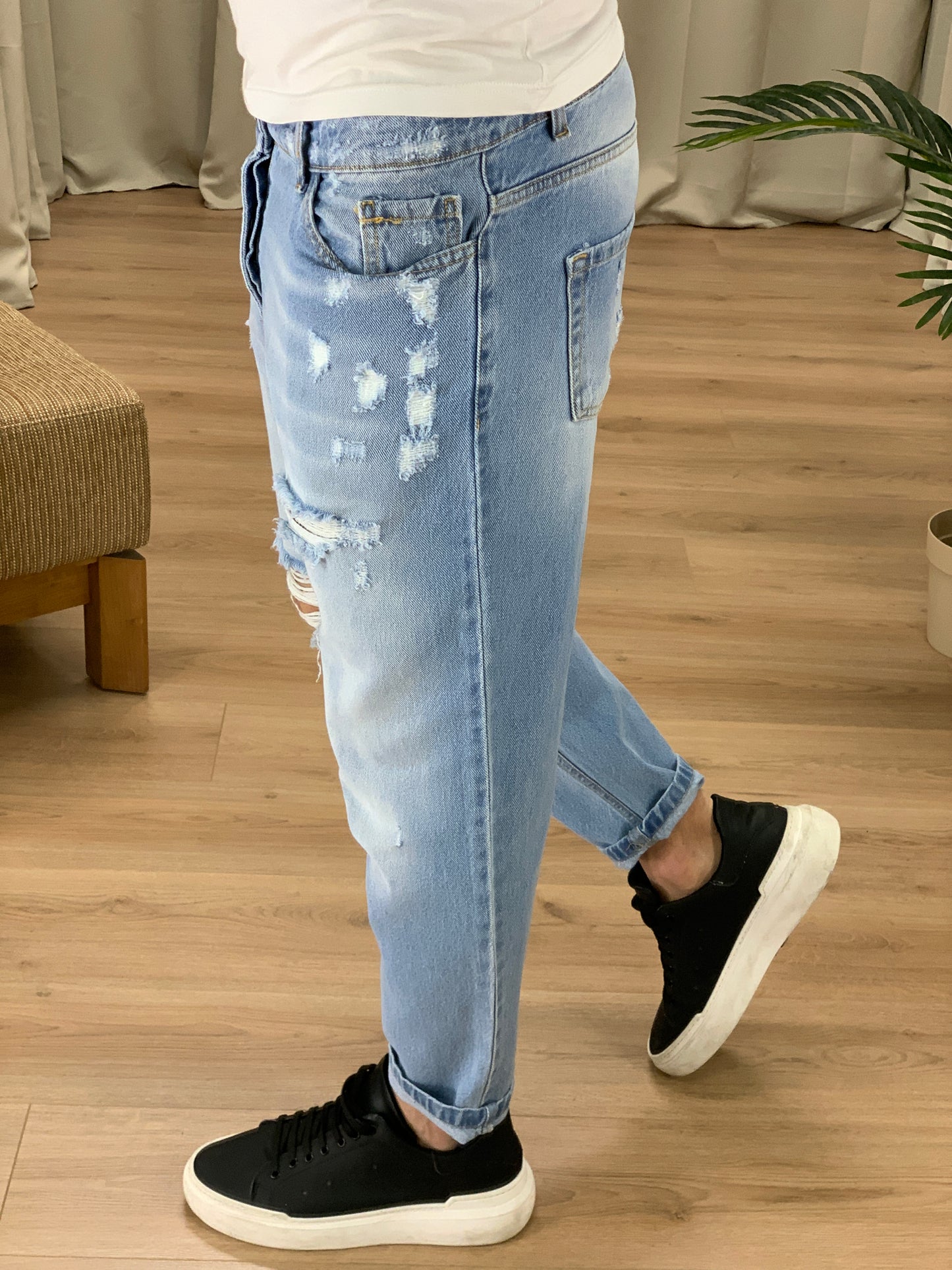Jeans Barret con Rotture e Tagli al ginocchio col. Denim