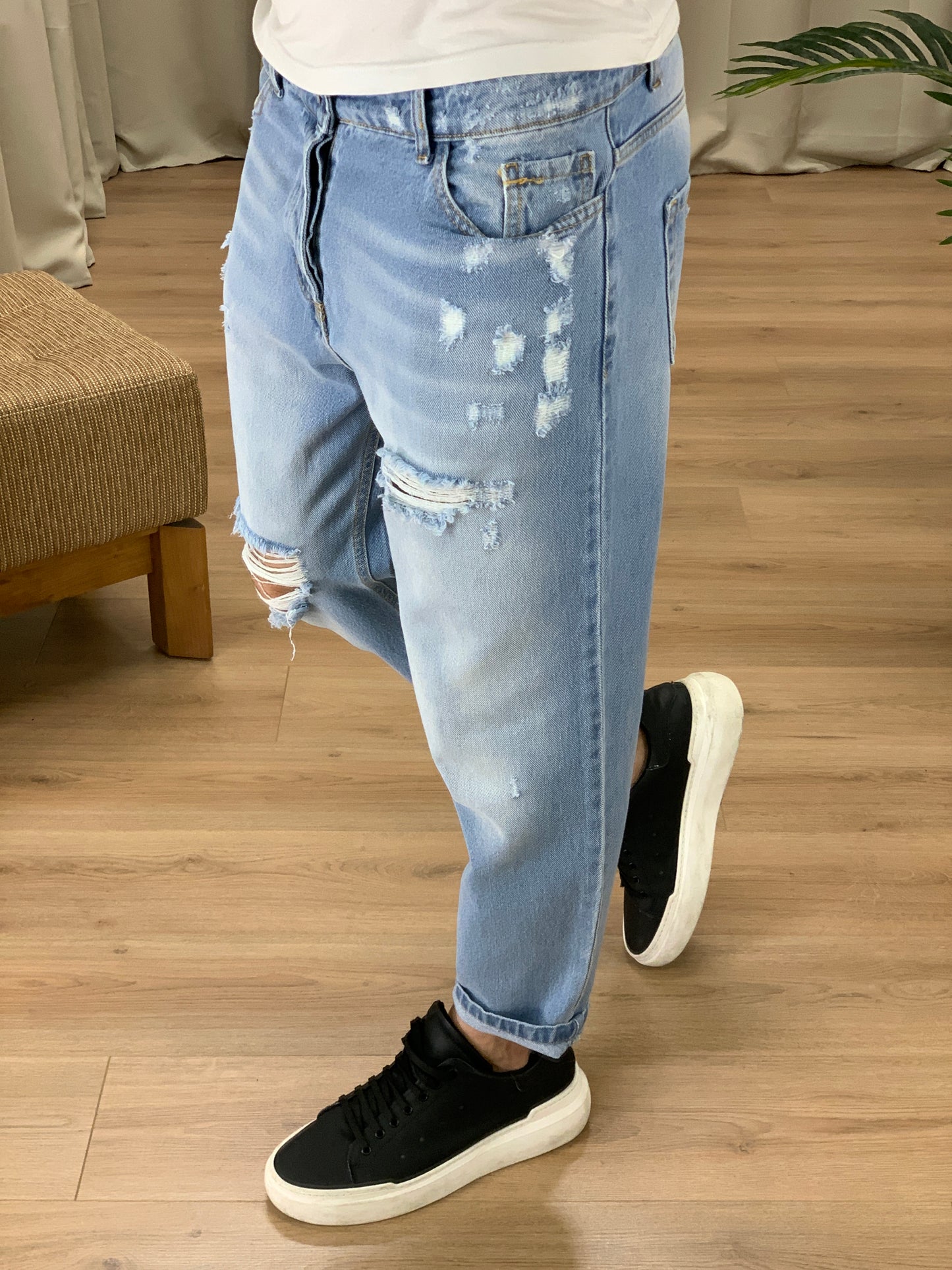 Jeans Barret con Rotture e Tagli al ginocchio col. Denim