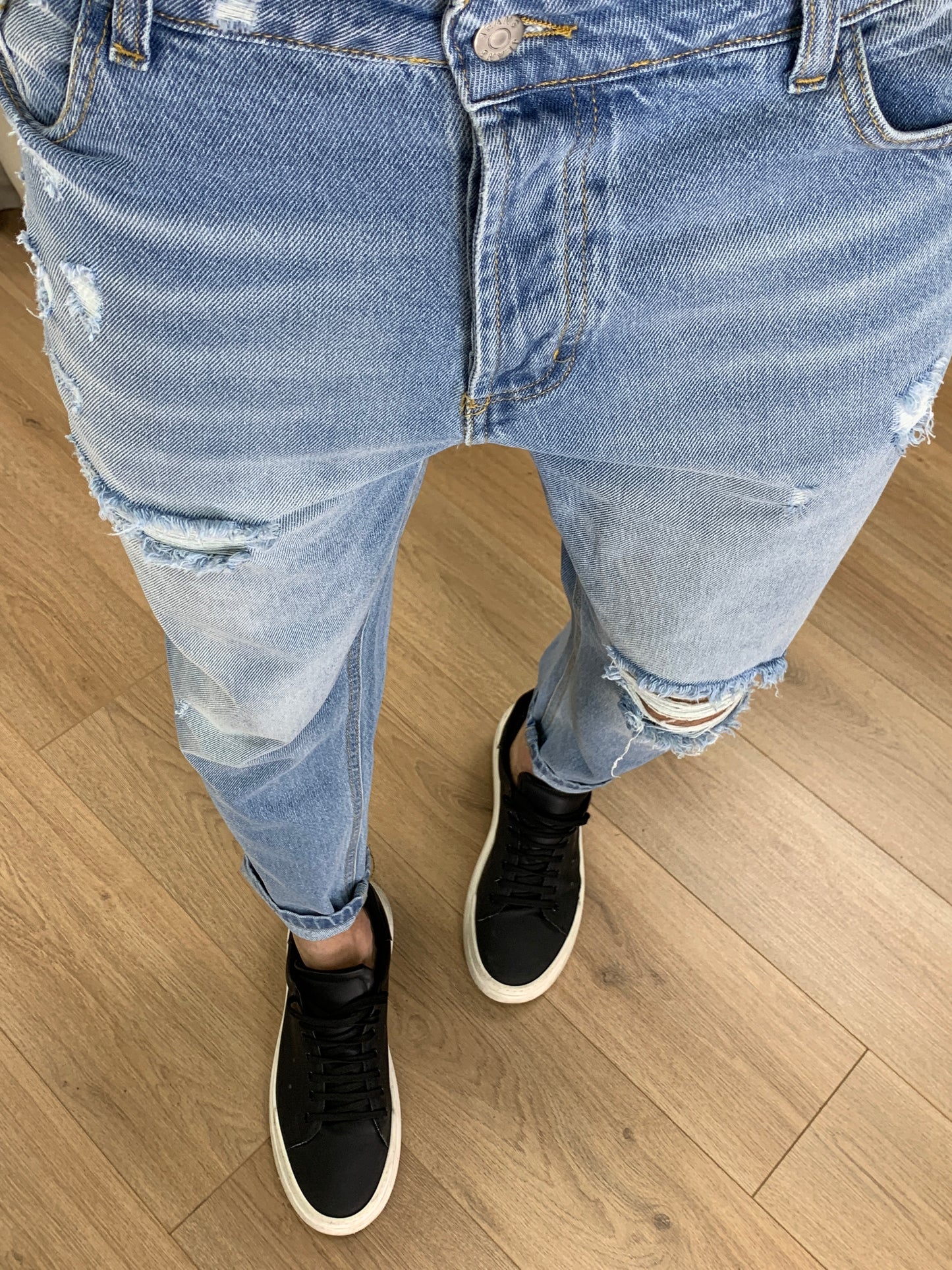 Jeans Barret con Rotture e Tagli al ginocchio col. Denim