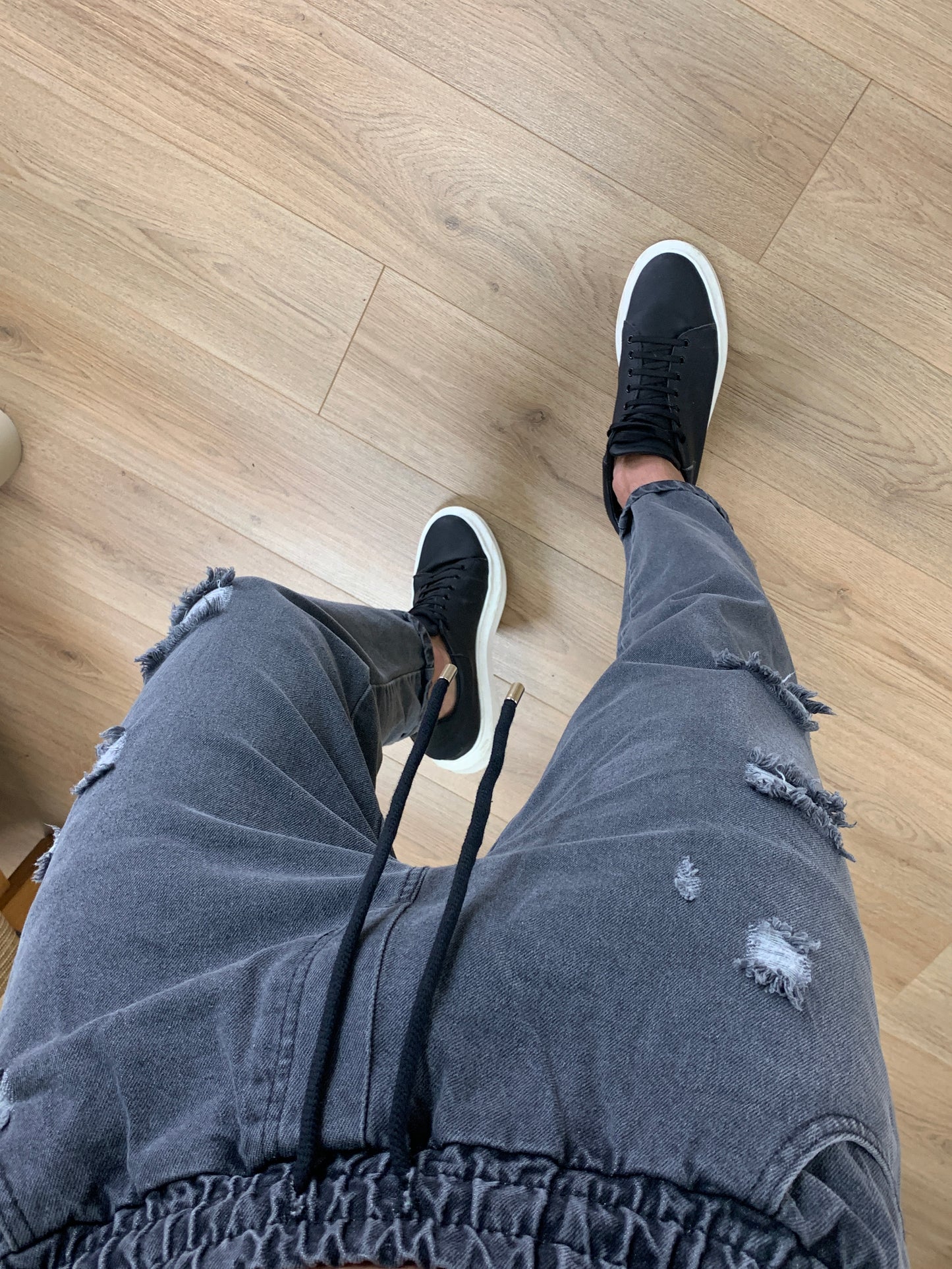 Jeans Walker con elastico in vita e rotture col. Nero