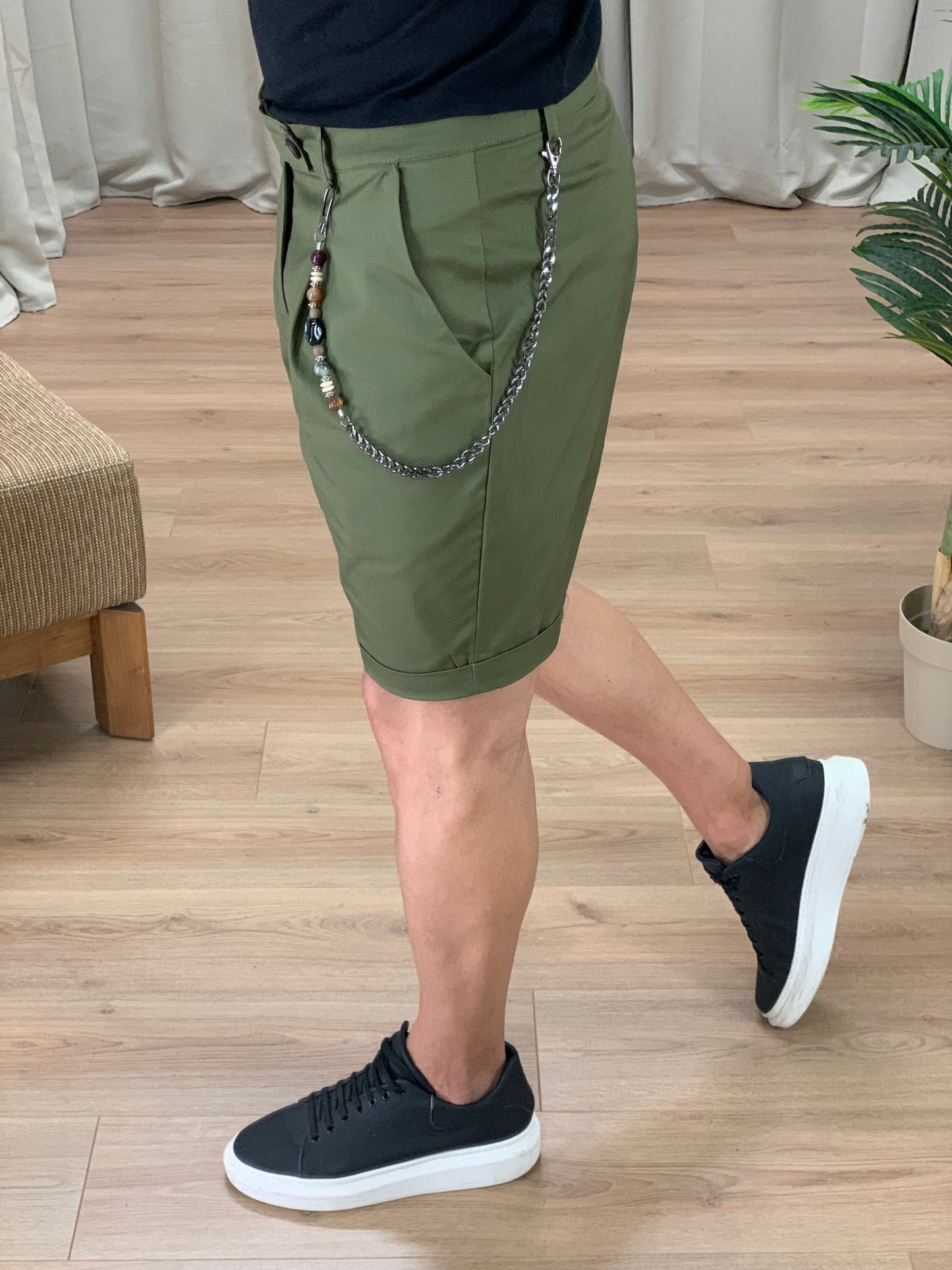 Bermuda con Risvolto, Pinces e Catena col. Verde Militare