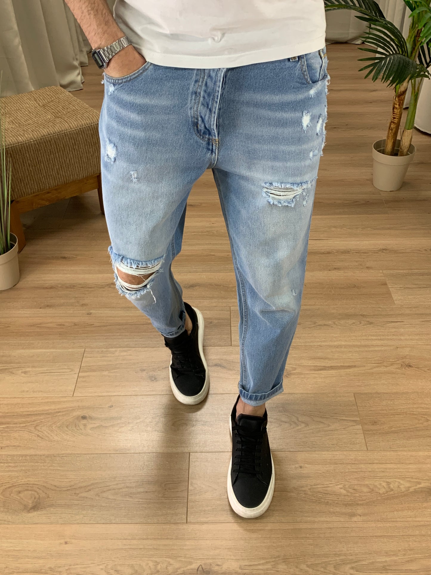 Jeans Barret con Rotture e Tagli al ginocchio col. Denim