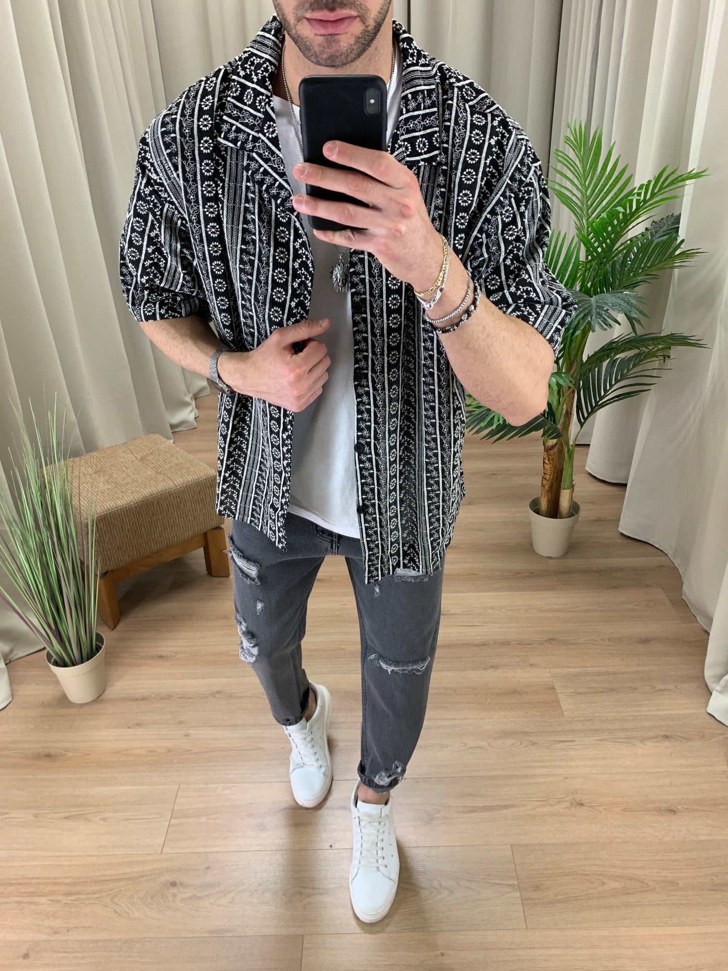 Camicia Ravenna con Ricami su Riga col. Nero