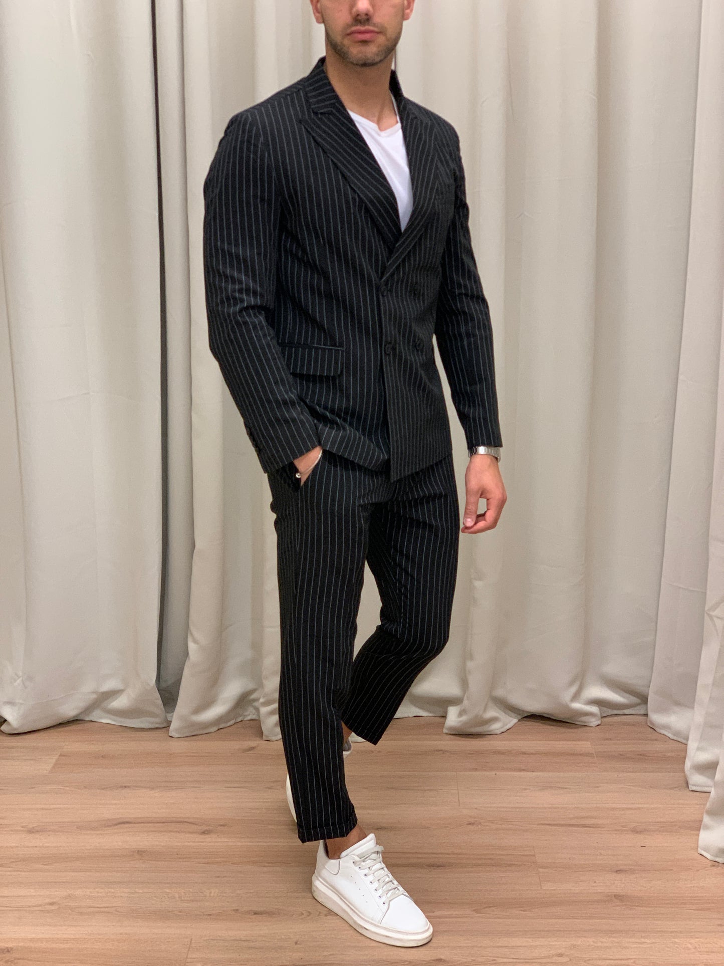 Abito Doppiopetto Gessato Giacca + Pantalone col. Nero