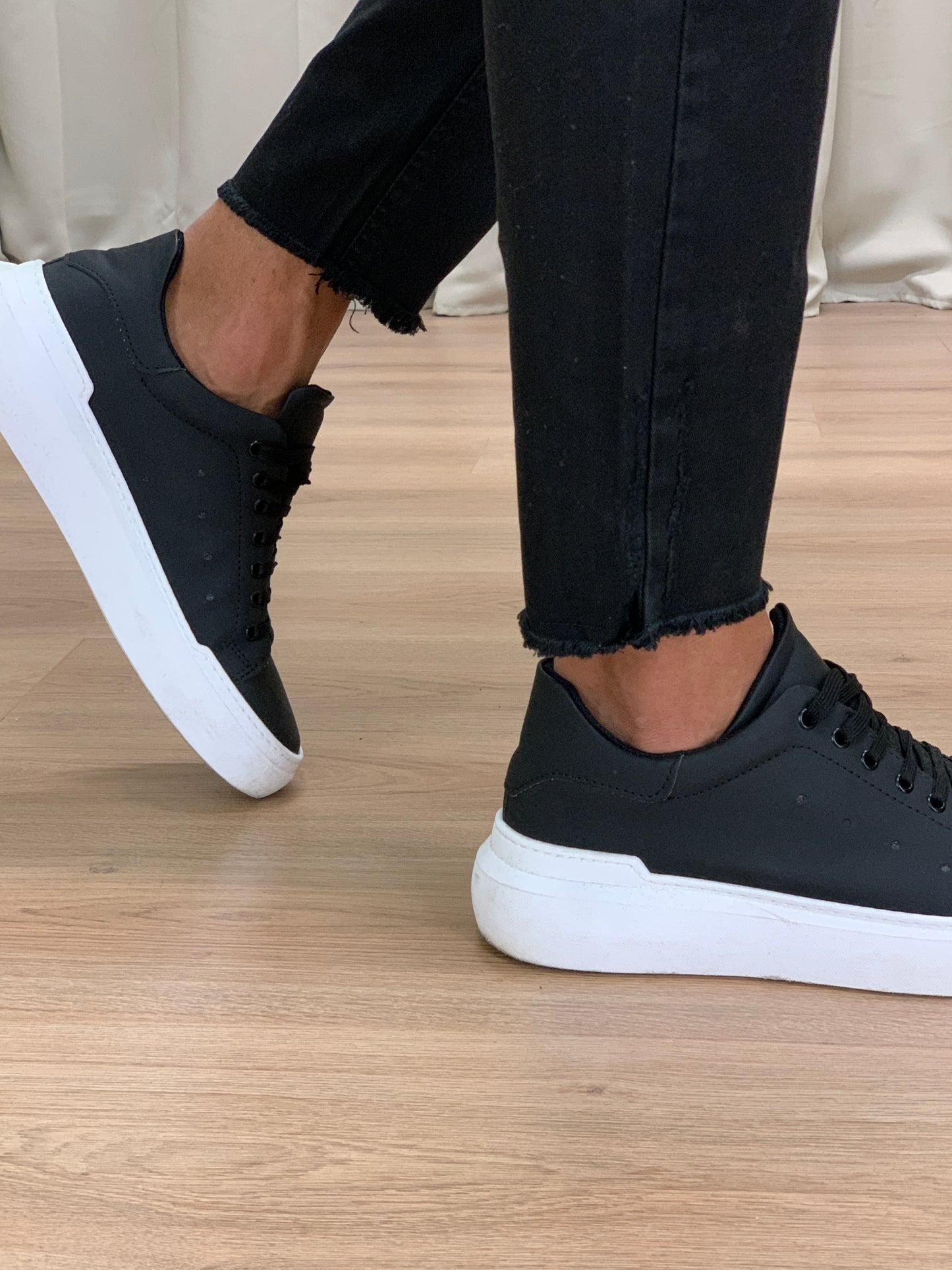 Jeans Mendes Sfrangiato alla Caviglia col. Nero