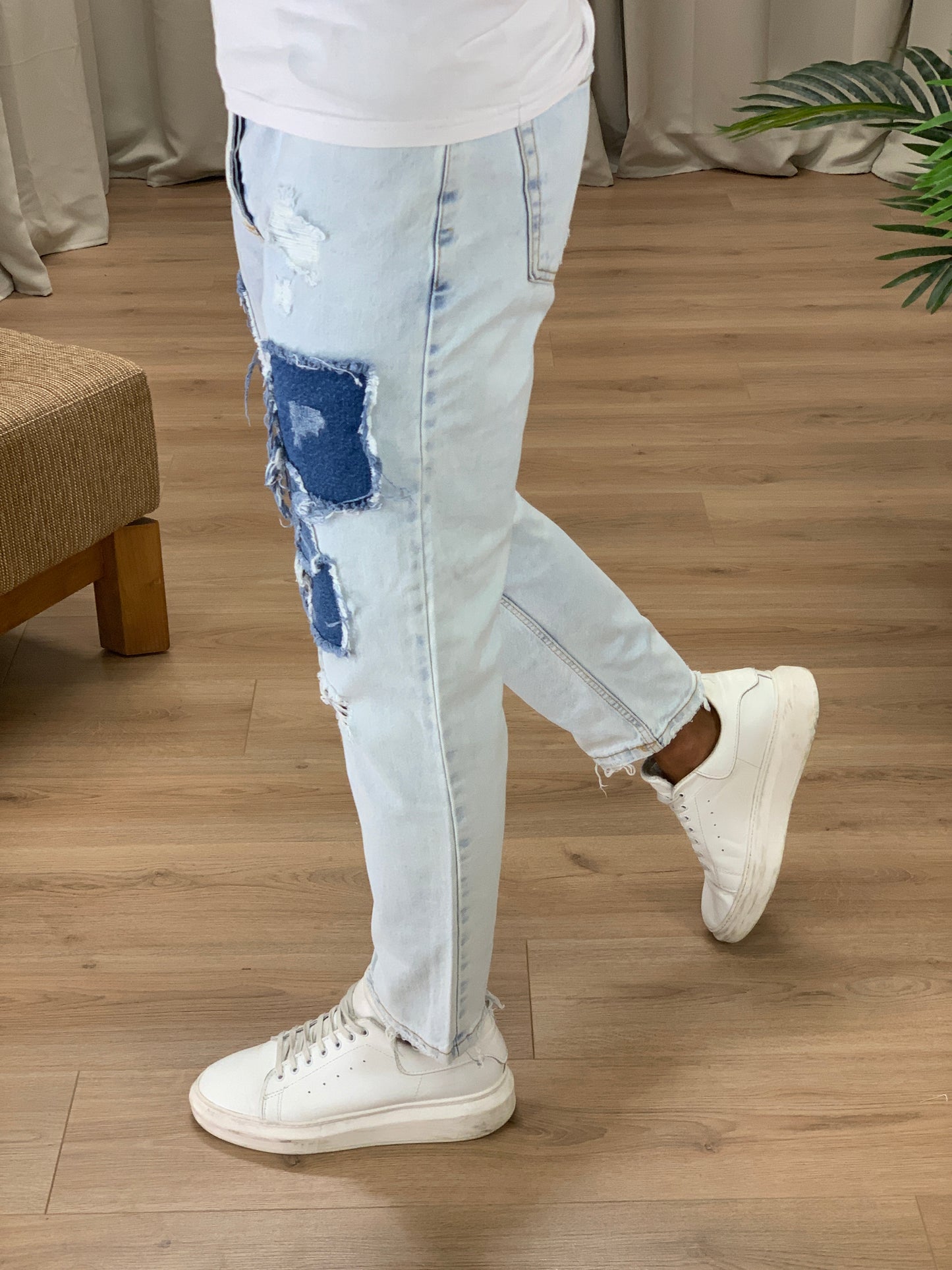 Jeans Boomber con Toppe a Contrasto e in Rilievo col. Denim