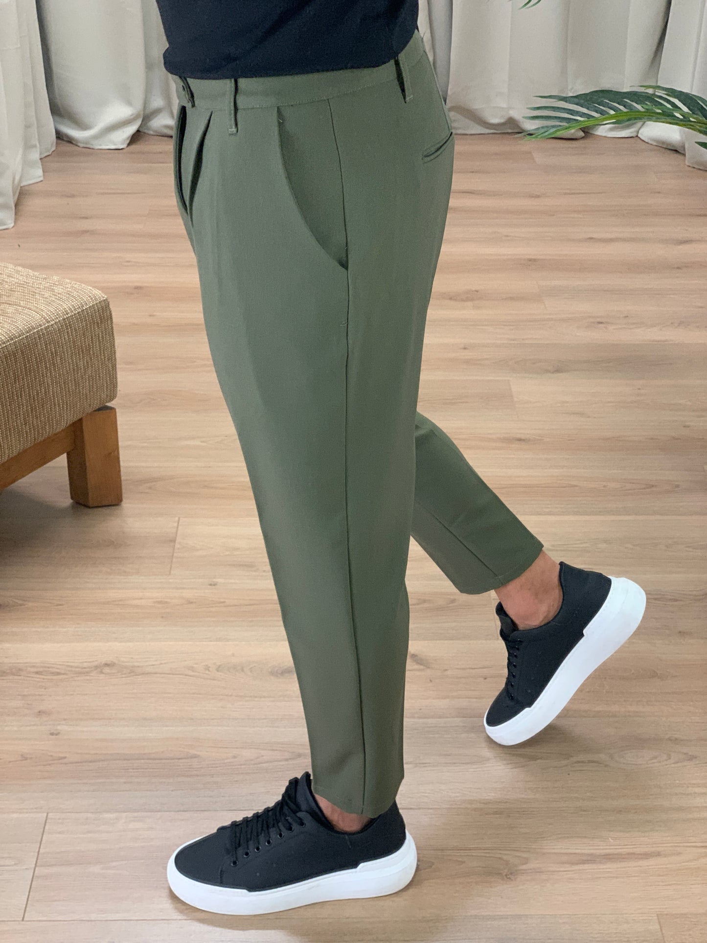 Pantalone Venezia con Pinces e piega centrale col. Verde Militare