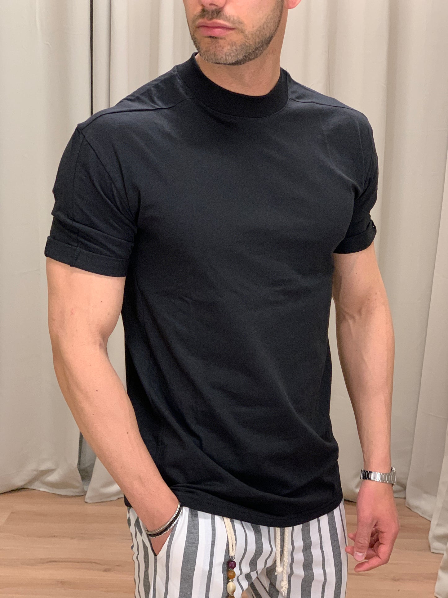 T-shirt in Cotone Collo a Costine col. Nero