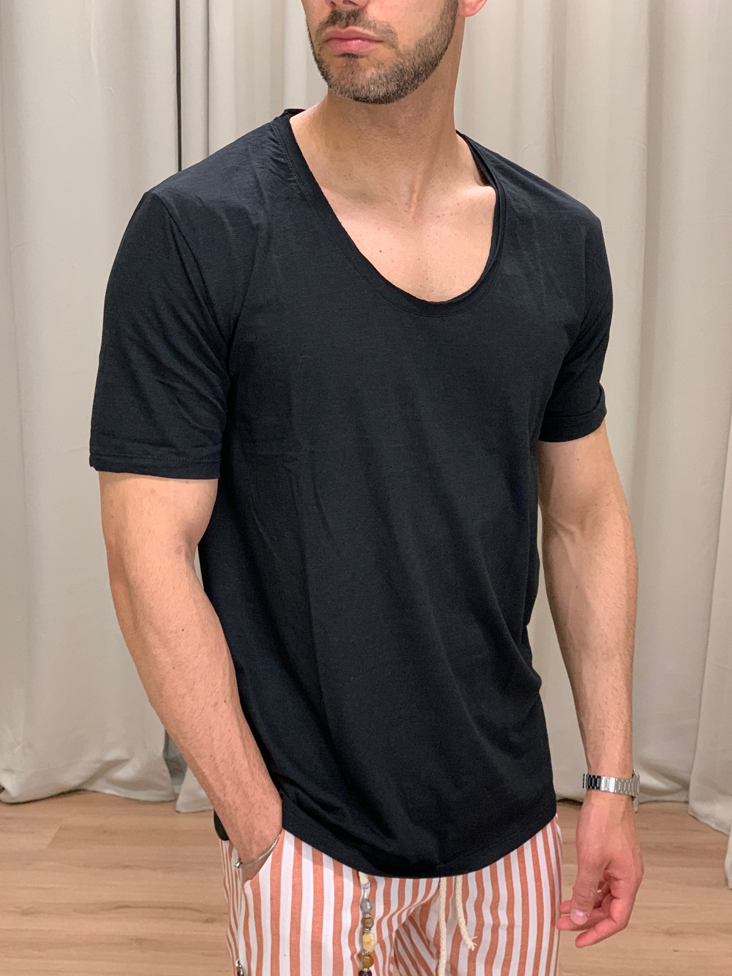 T-shirt Rio in Cotone con scollo ampio col. Nero