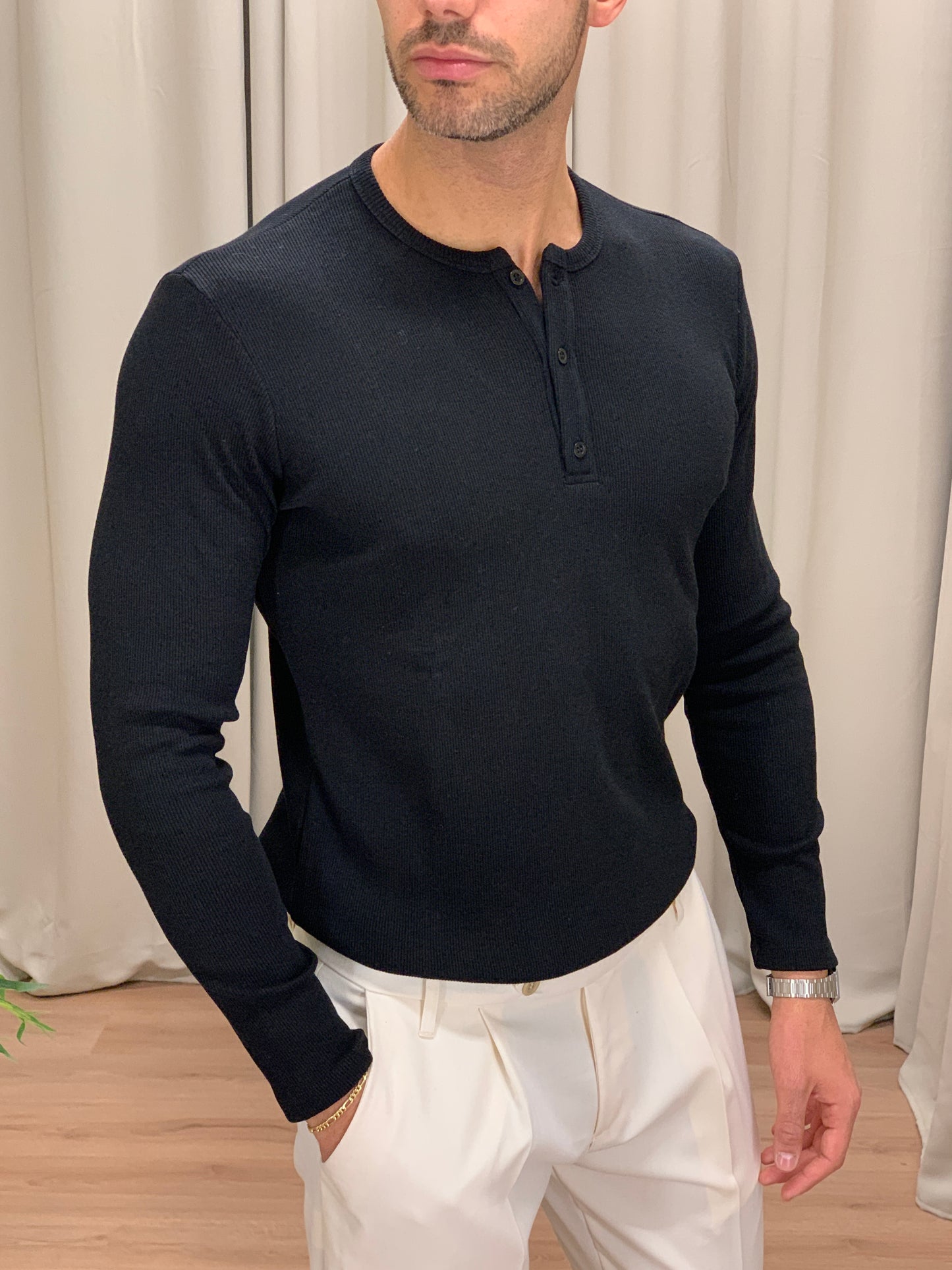 Maglia scollo Serafino con micro Costine col. Nero
