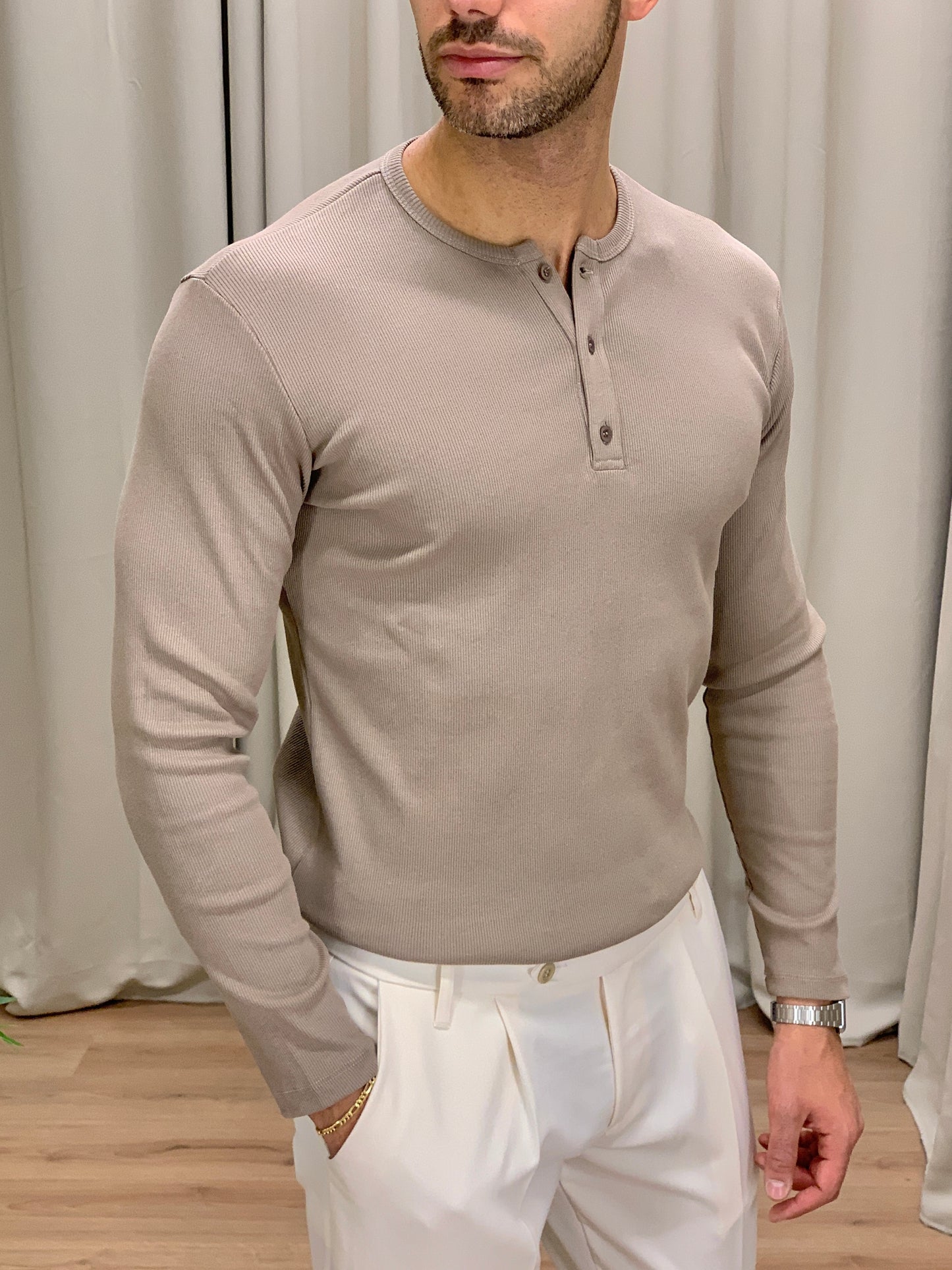 Maglia scollo Serafino con micro Costine col. Tortora