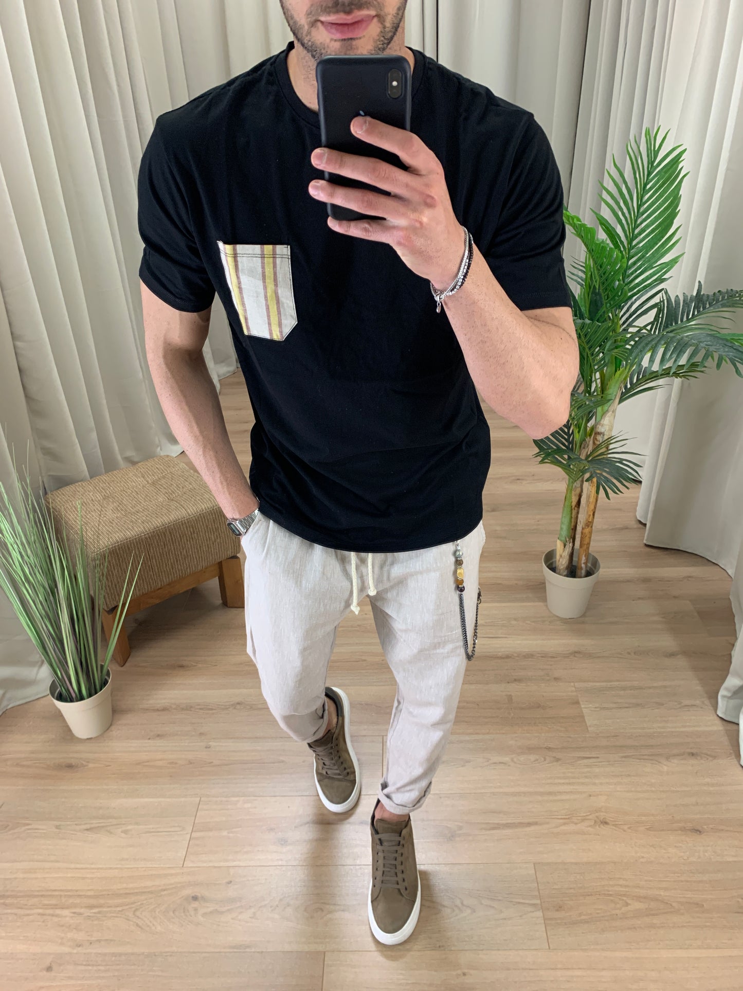 T-shirt con taschino a righe col. Nero
