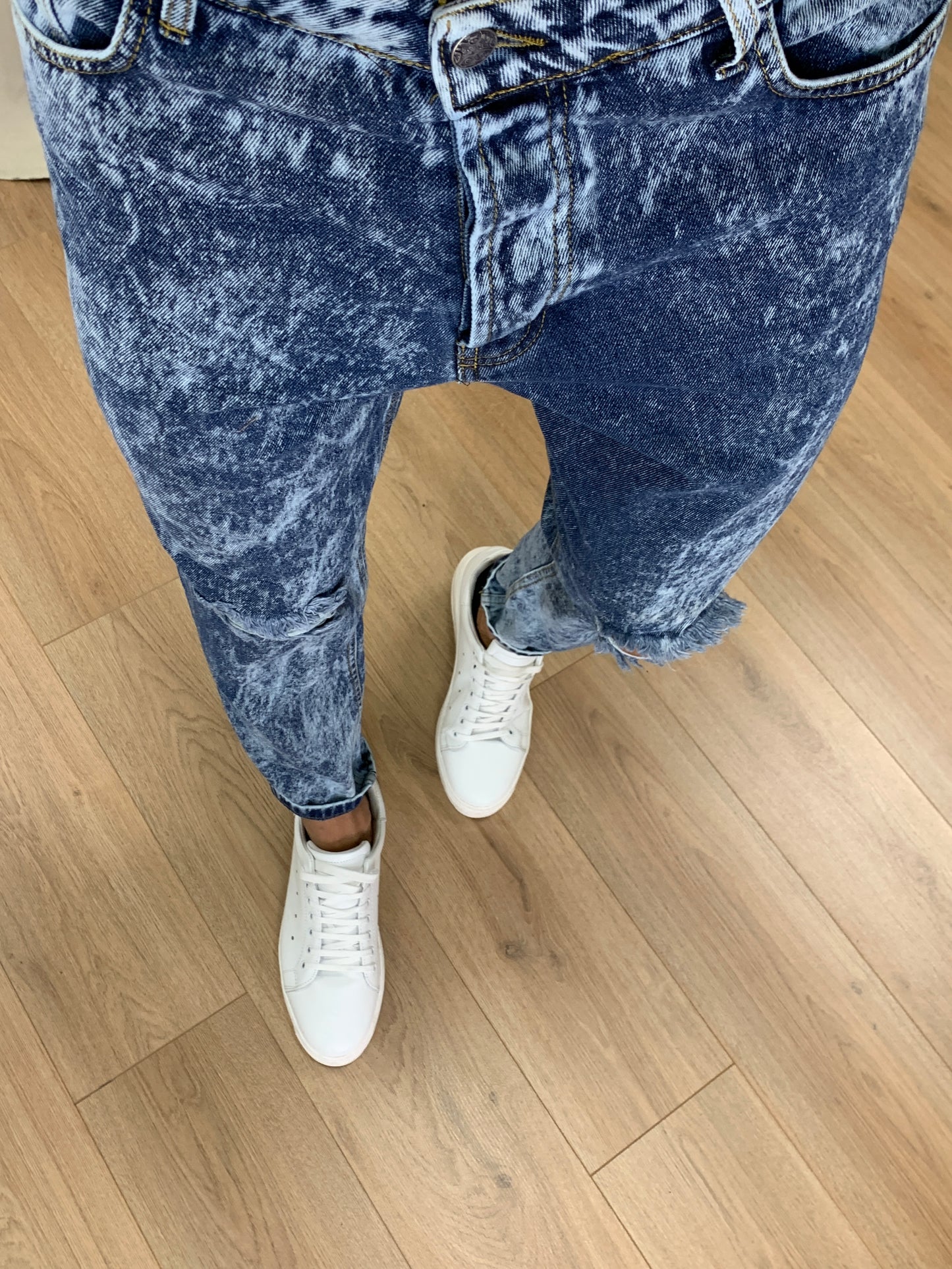 Jeans Var Super Marmorizzato con Tagli al Ginocchio col. Denim