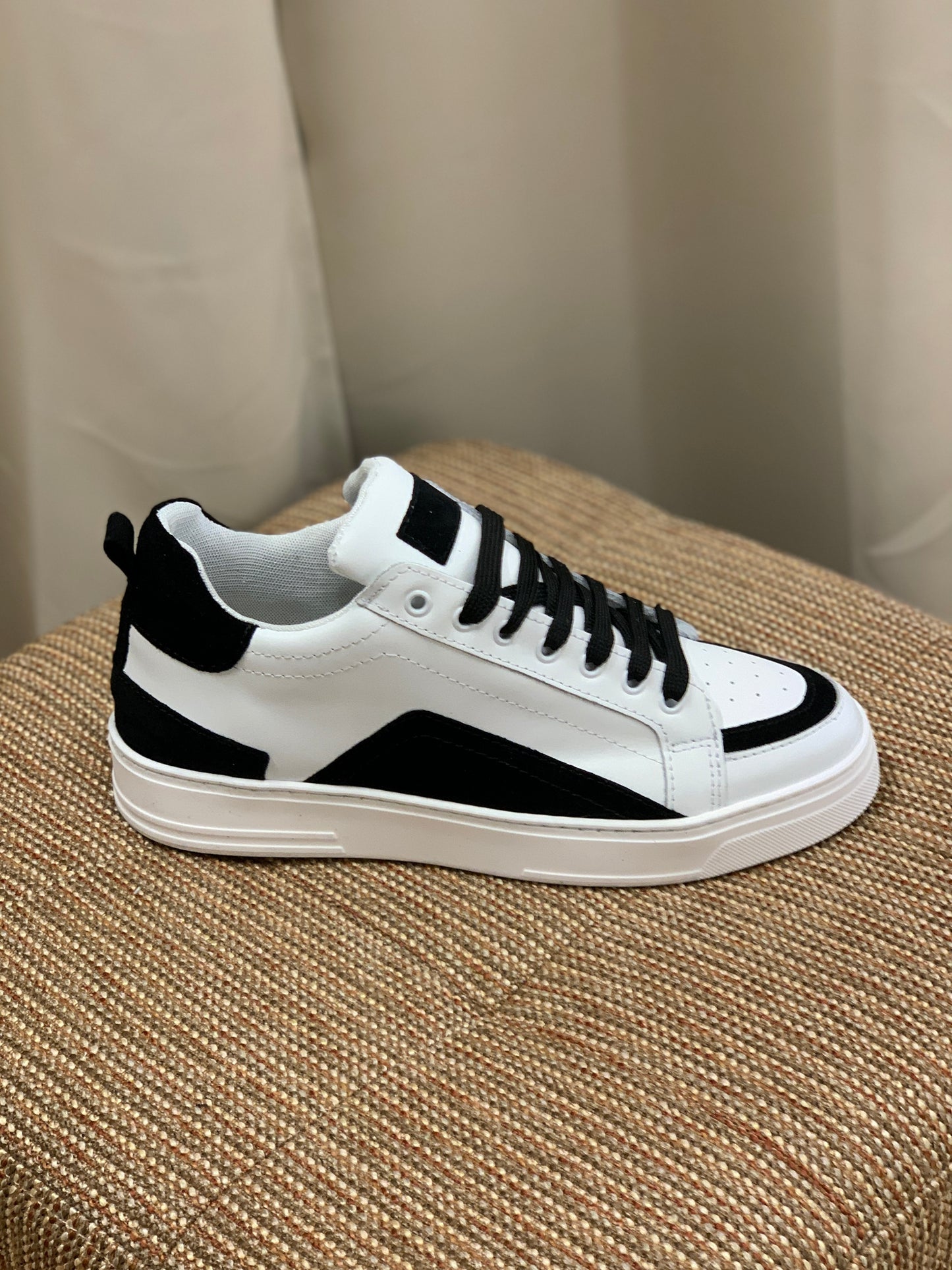 Sneakers Mike con profilo Nero col. Bianco