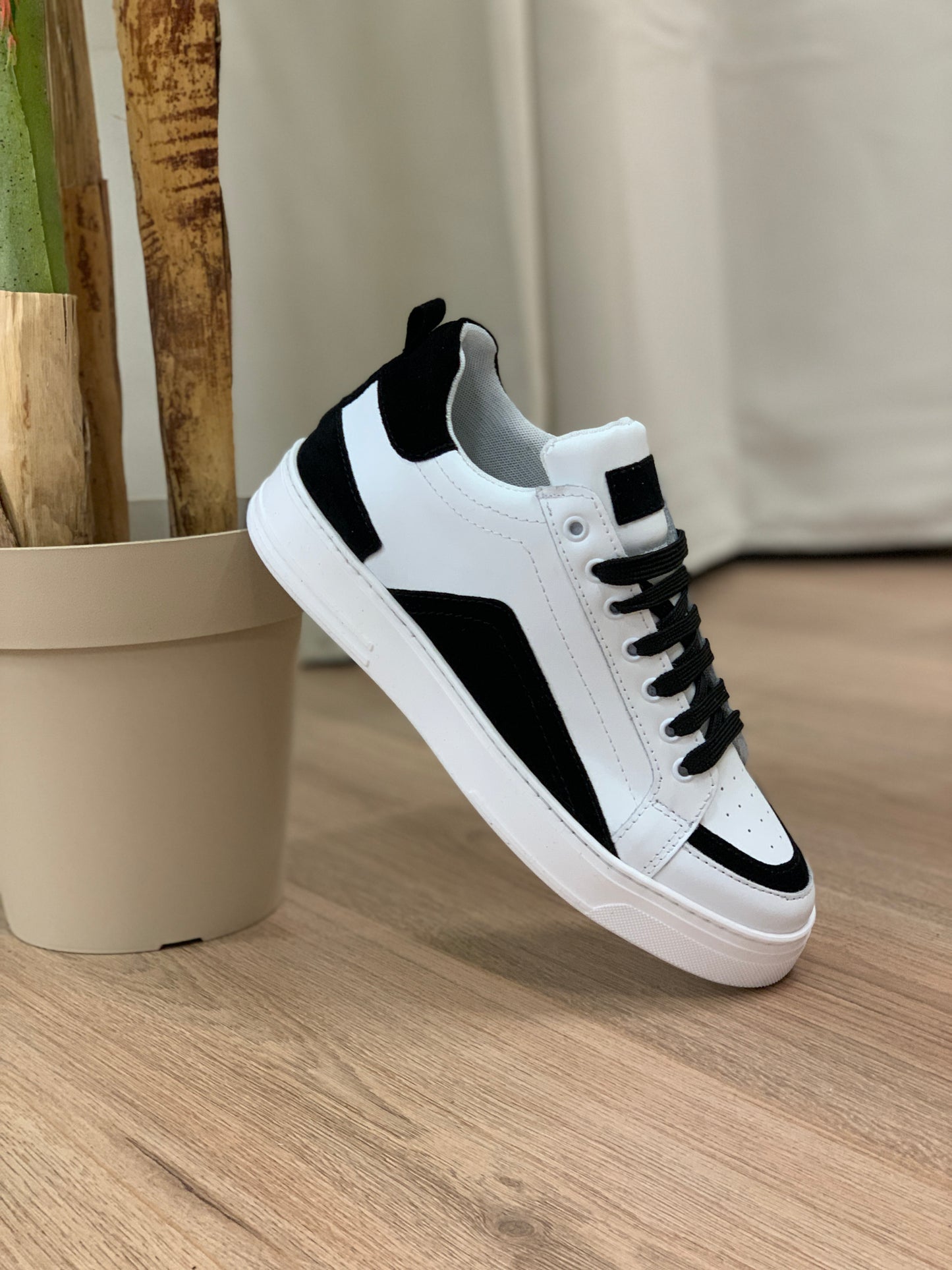 Sneakers Mike con profilo Nero col. Bianco