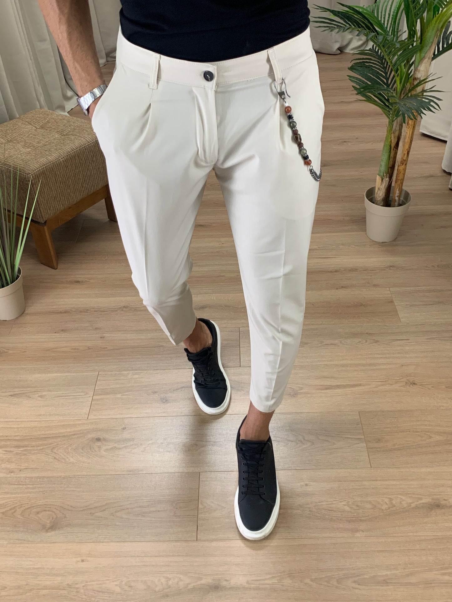 Pantalone Madrid con pinces e Catena col. Beige