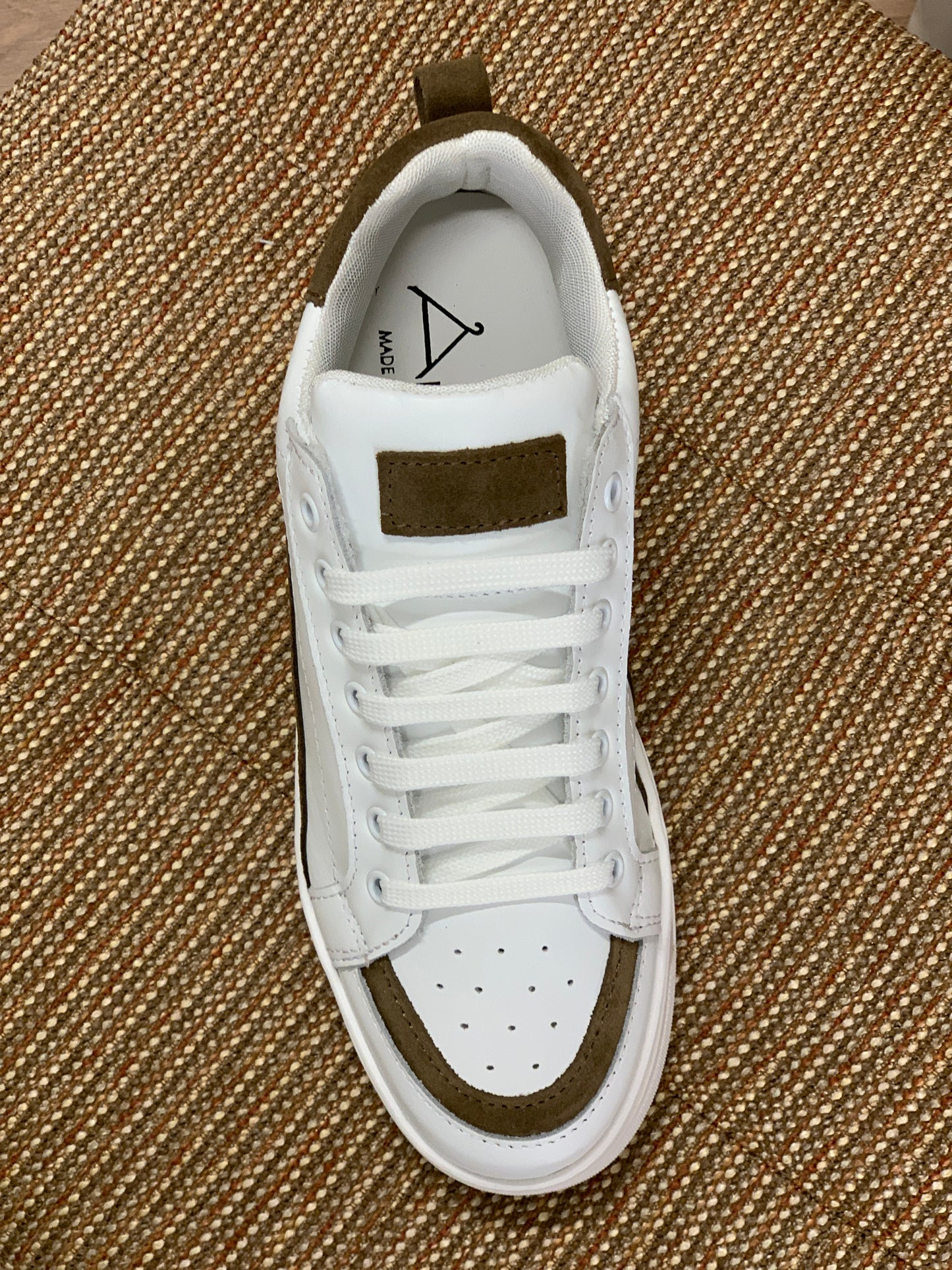 Sneakers Mike con profilo Testa di Moro col. Bianco