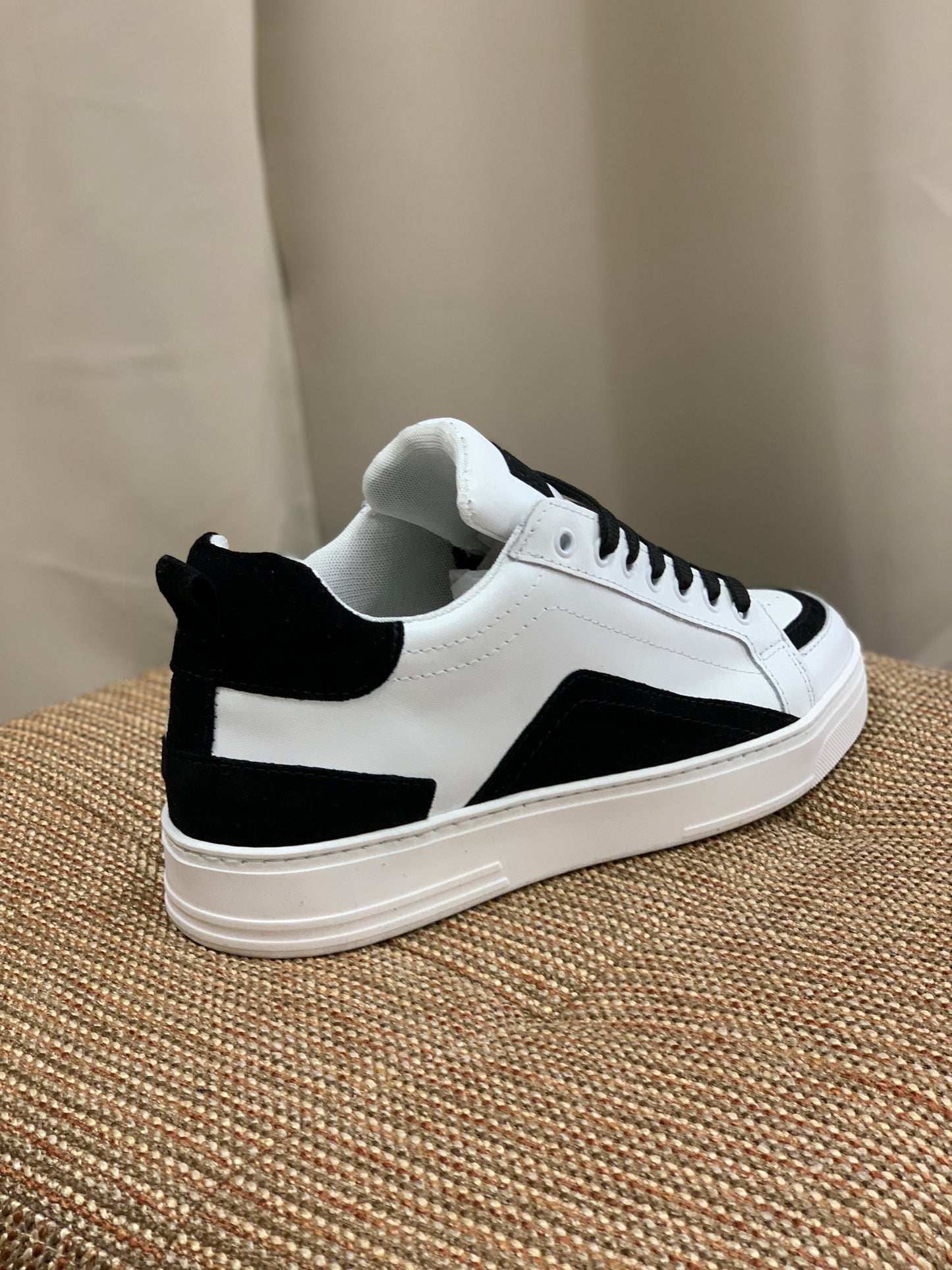 Sneakers Mike con profilo Nero col. Bianco