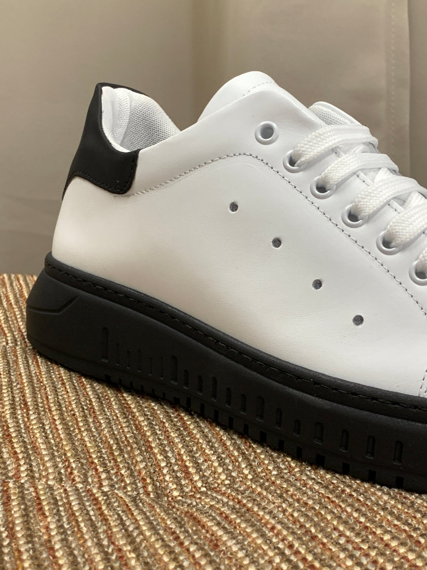 Sneakers in pelle fondo Black Marines col. Bianco