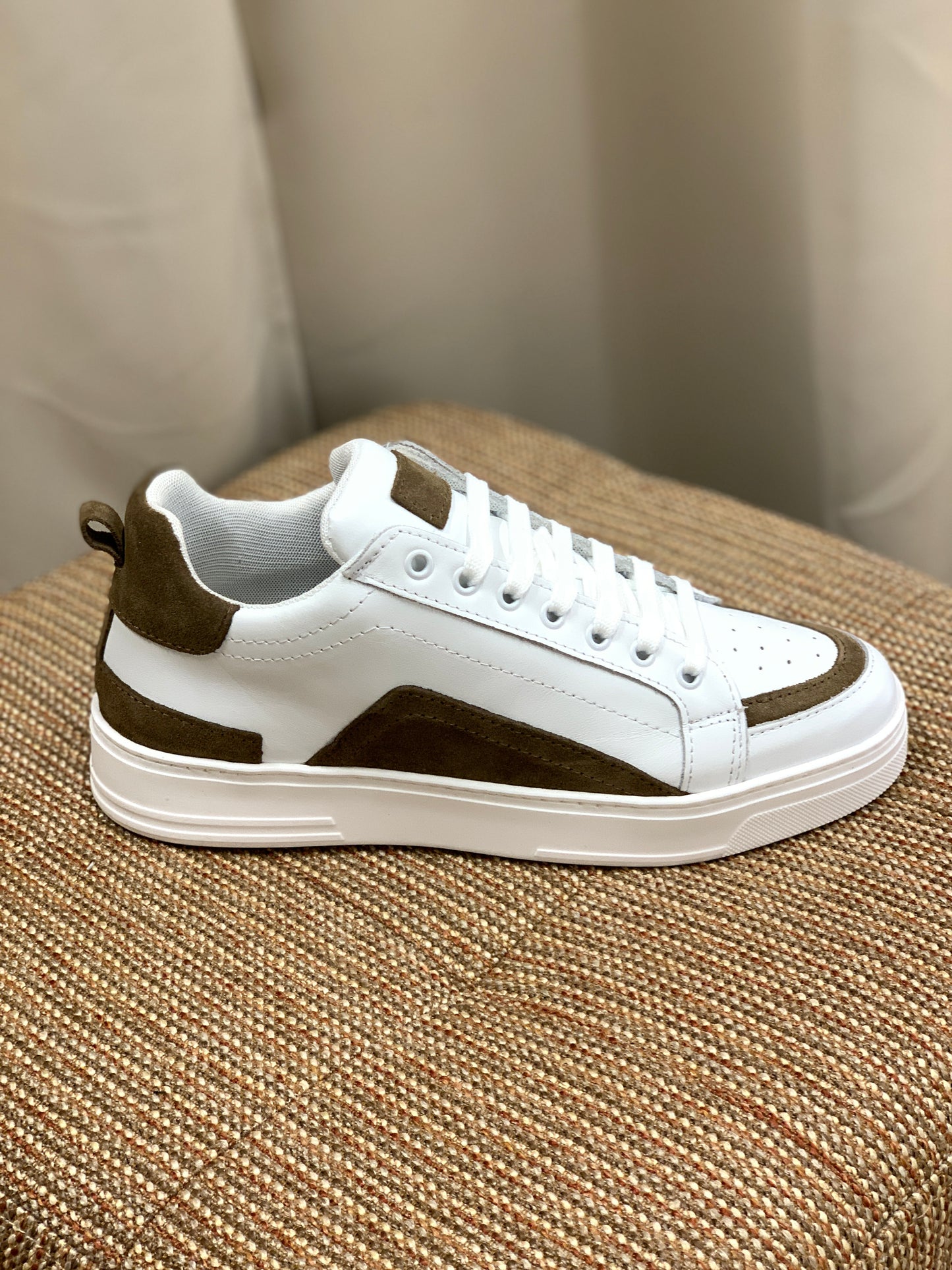 Sneakers Mike con profilo Testa di Moro col. Bianco