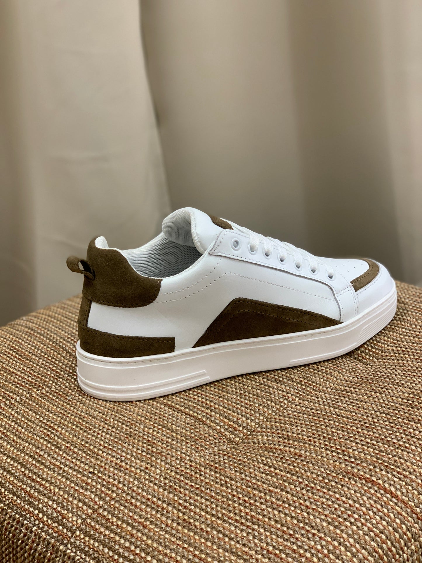 Sneakers Mike con profilo Testa di Moro col. Bianco
