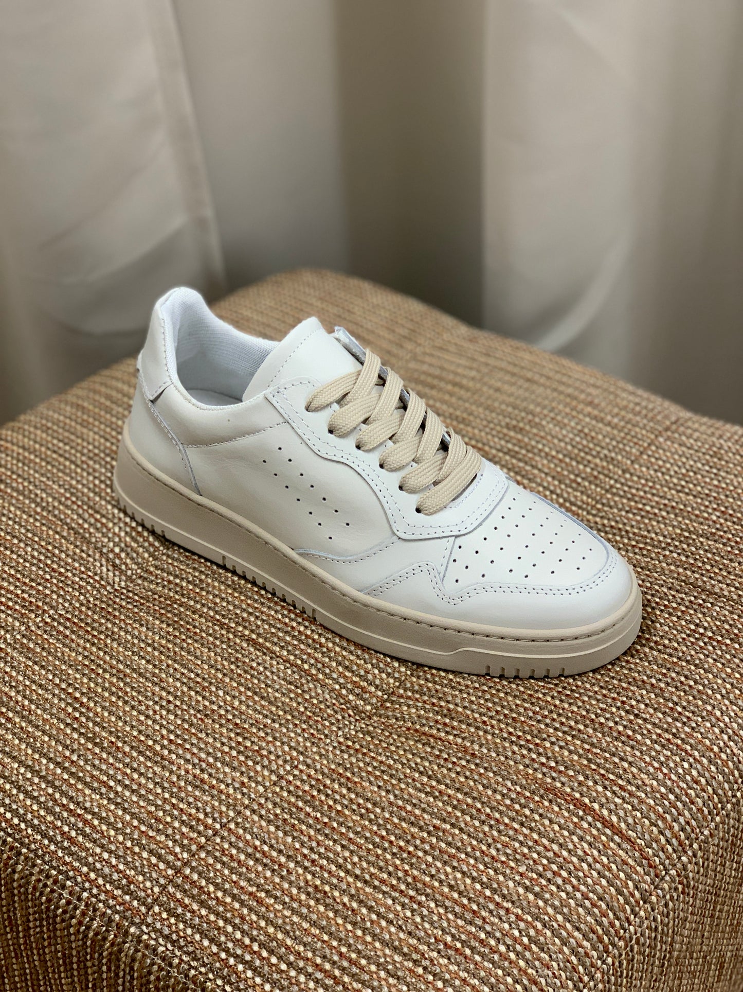 Sneakers Autrix in vera pelle col. Bianco