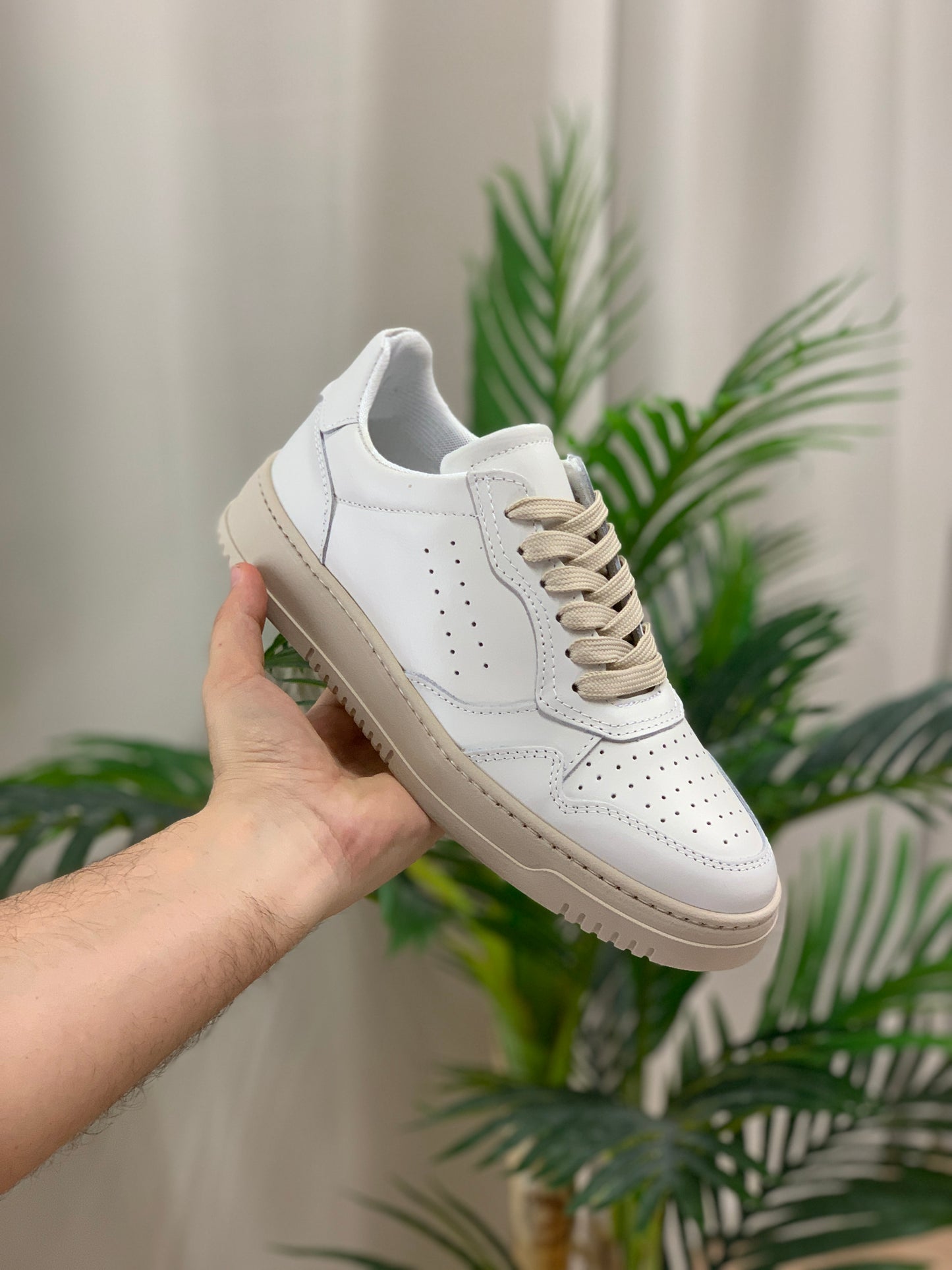Sneakers Autrix in vera pelle col. Bianco