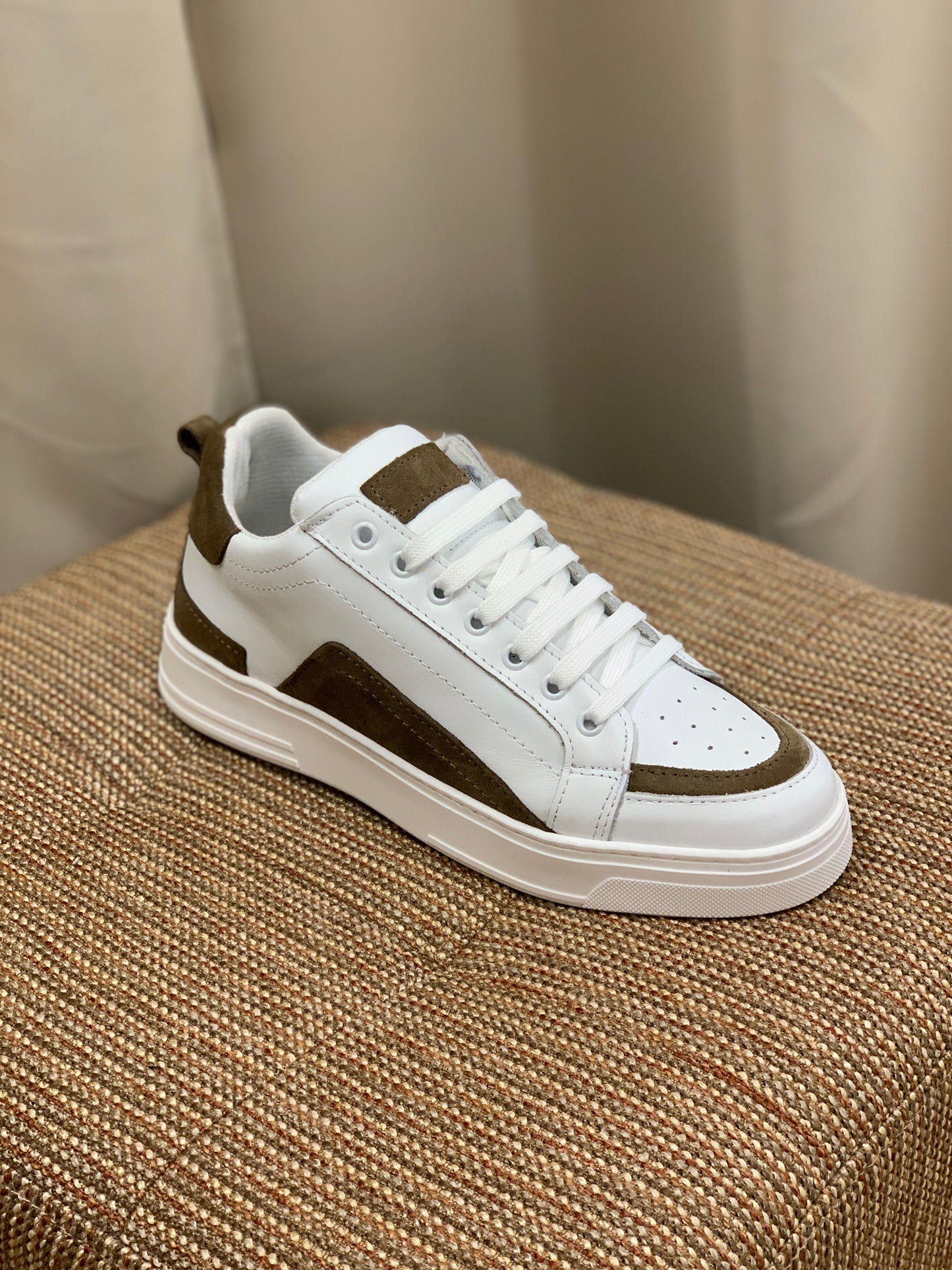 Sneakers Mike con profilo Testa di Moro col. Bianco