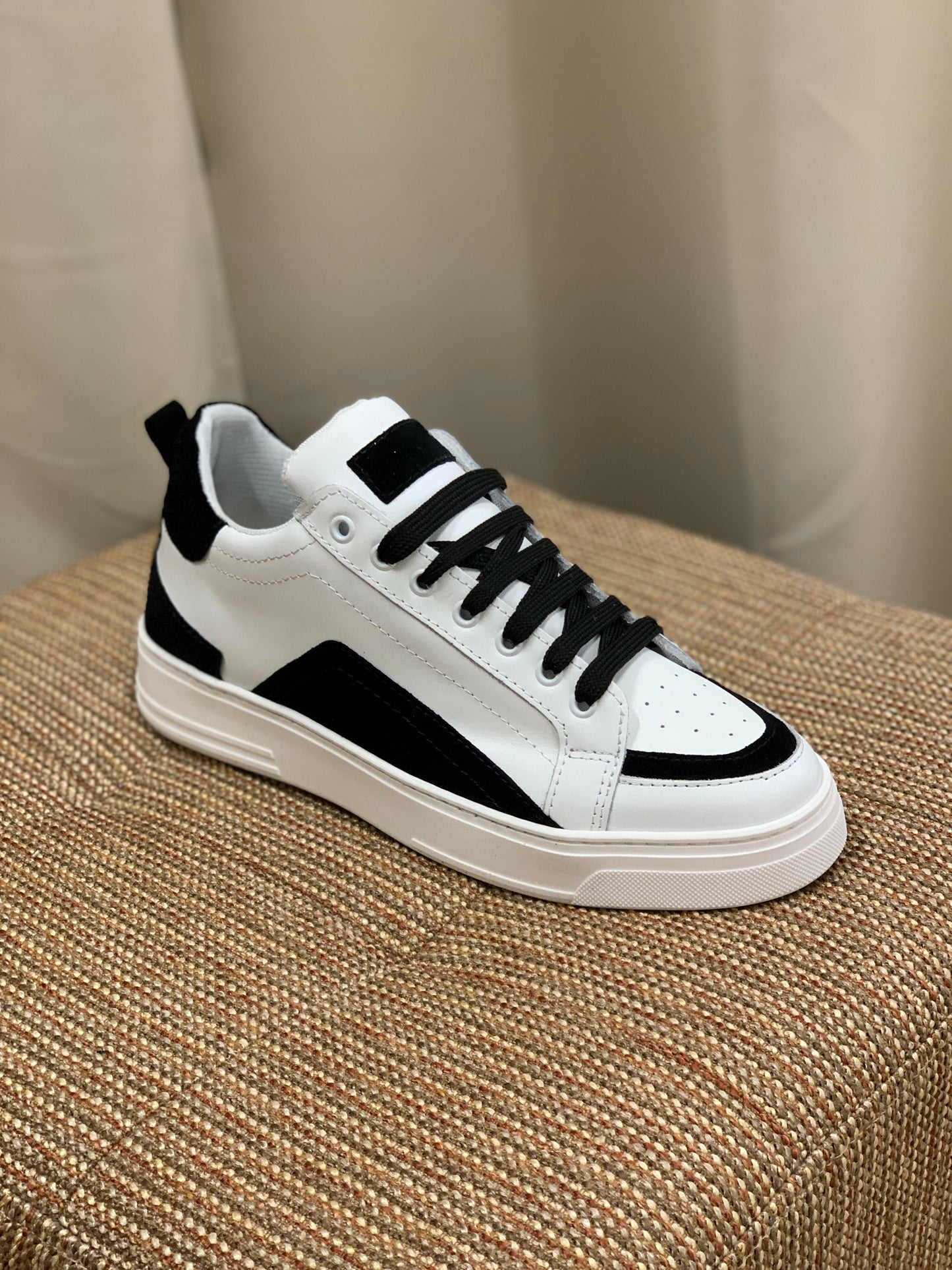 Sneakers Mike con profilo Nero col. Bianco