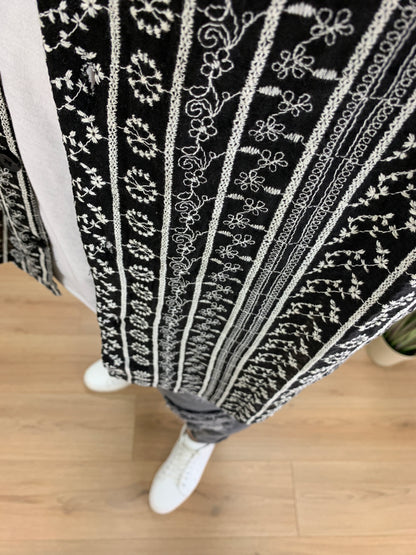 Camicia Ravenna con Ricami su Riga col. Nero
