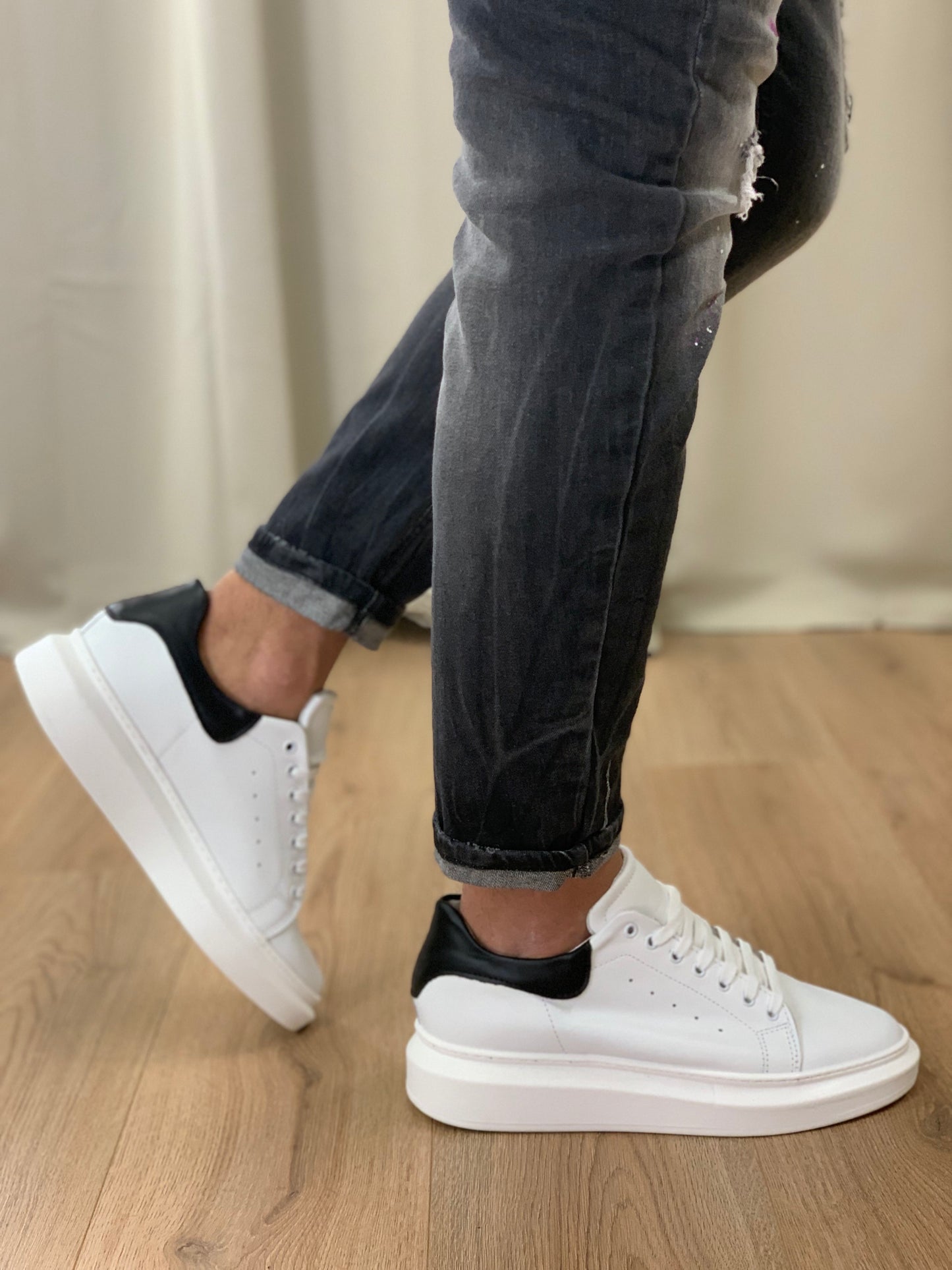 Sneakers con tallone Nero a contrasto col. Bianco