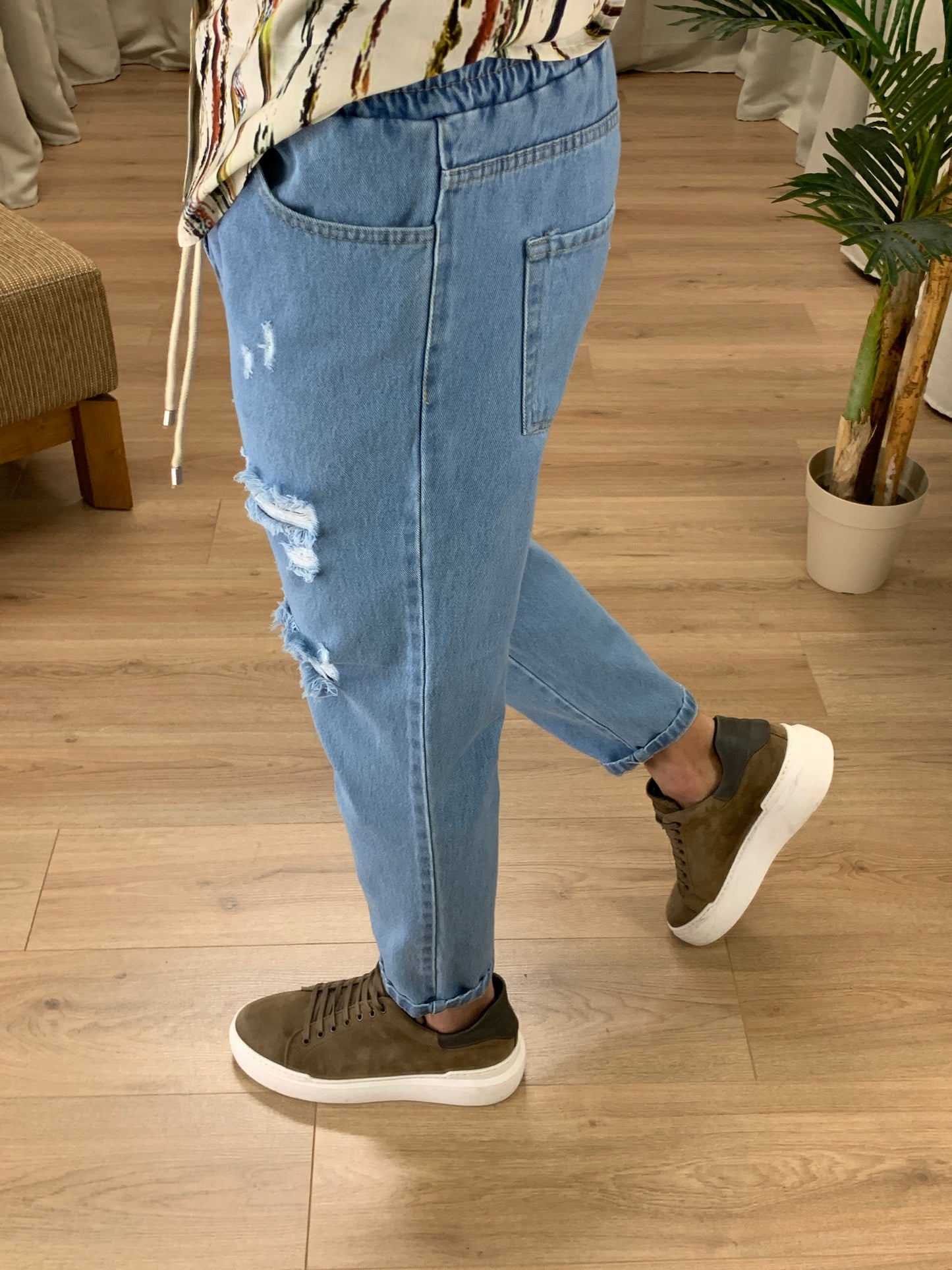 Jeans Scott elastico in vita e rotture col. Denim