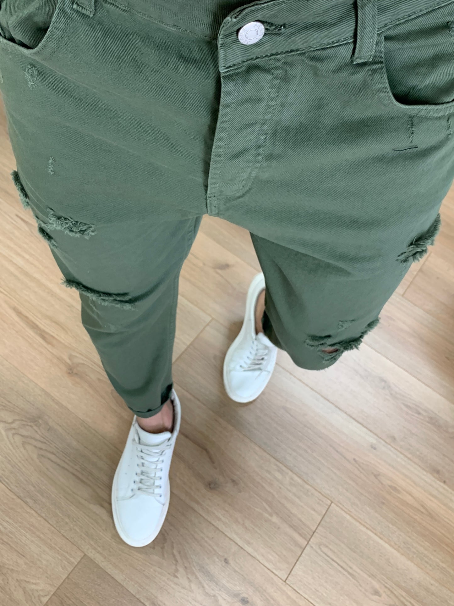 Jeans Bob con rotture col. Verde Militare