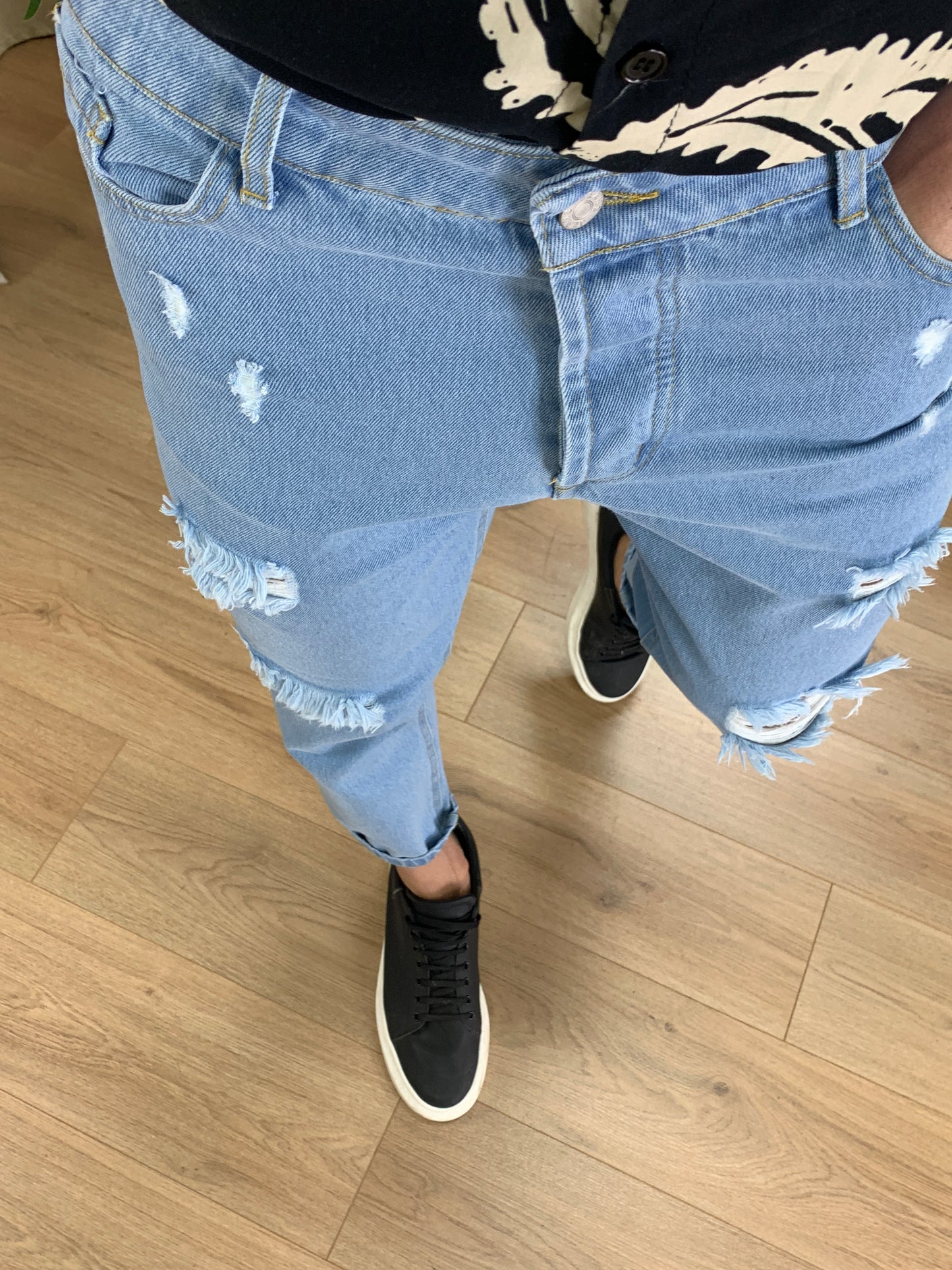 Jeans Enea regular con rotture col. Denim